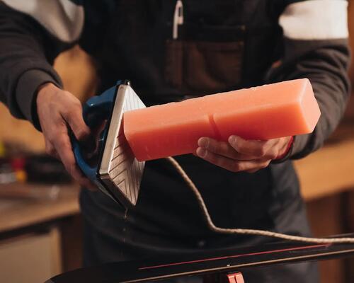 ¿Cómo encerar una tabla de snowboard?