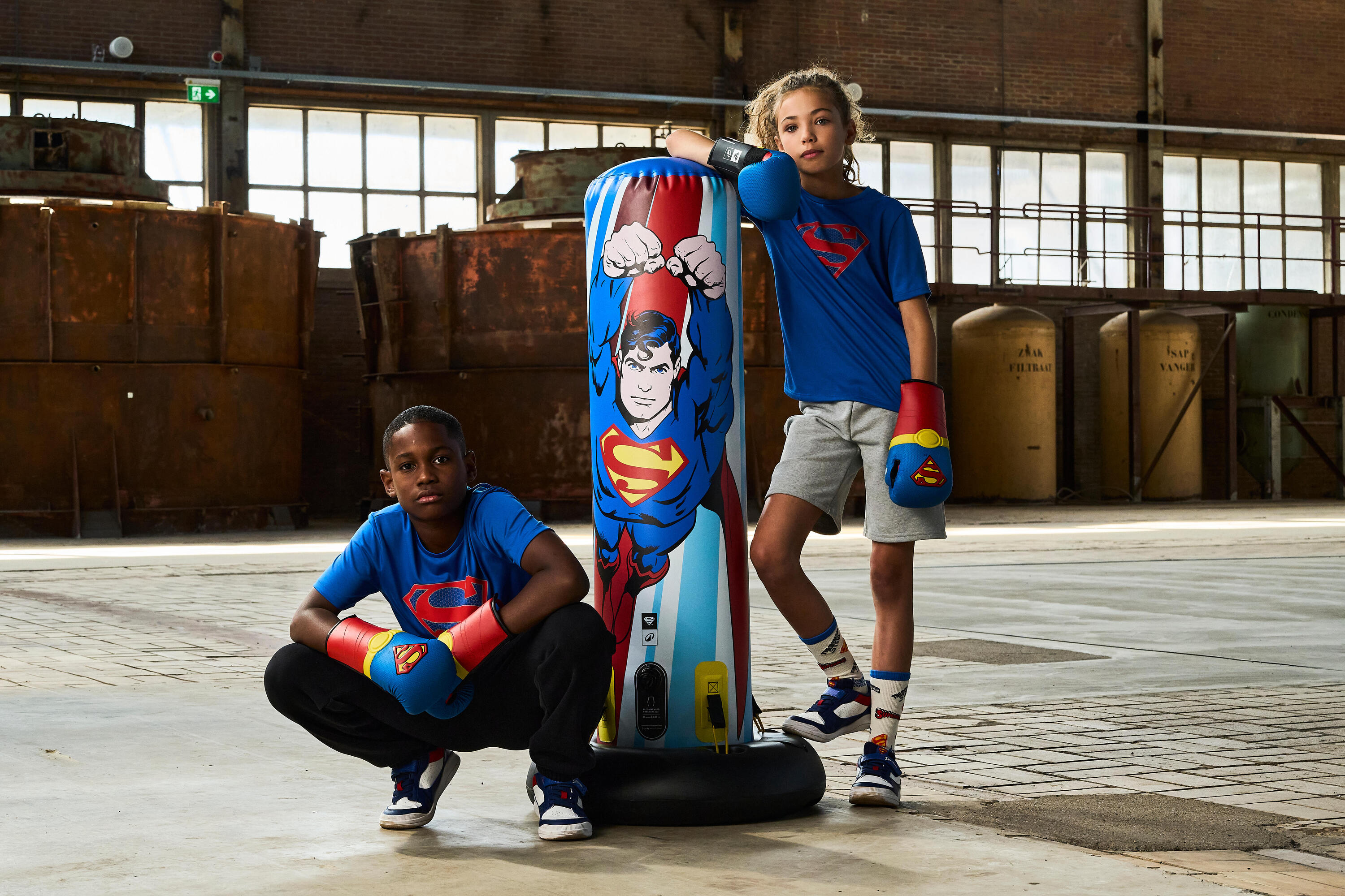 Sac de frappe pour la boxe sur pied gonflable enfant, Superman 8/8
