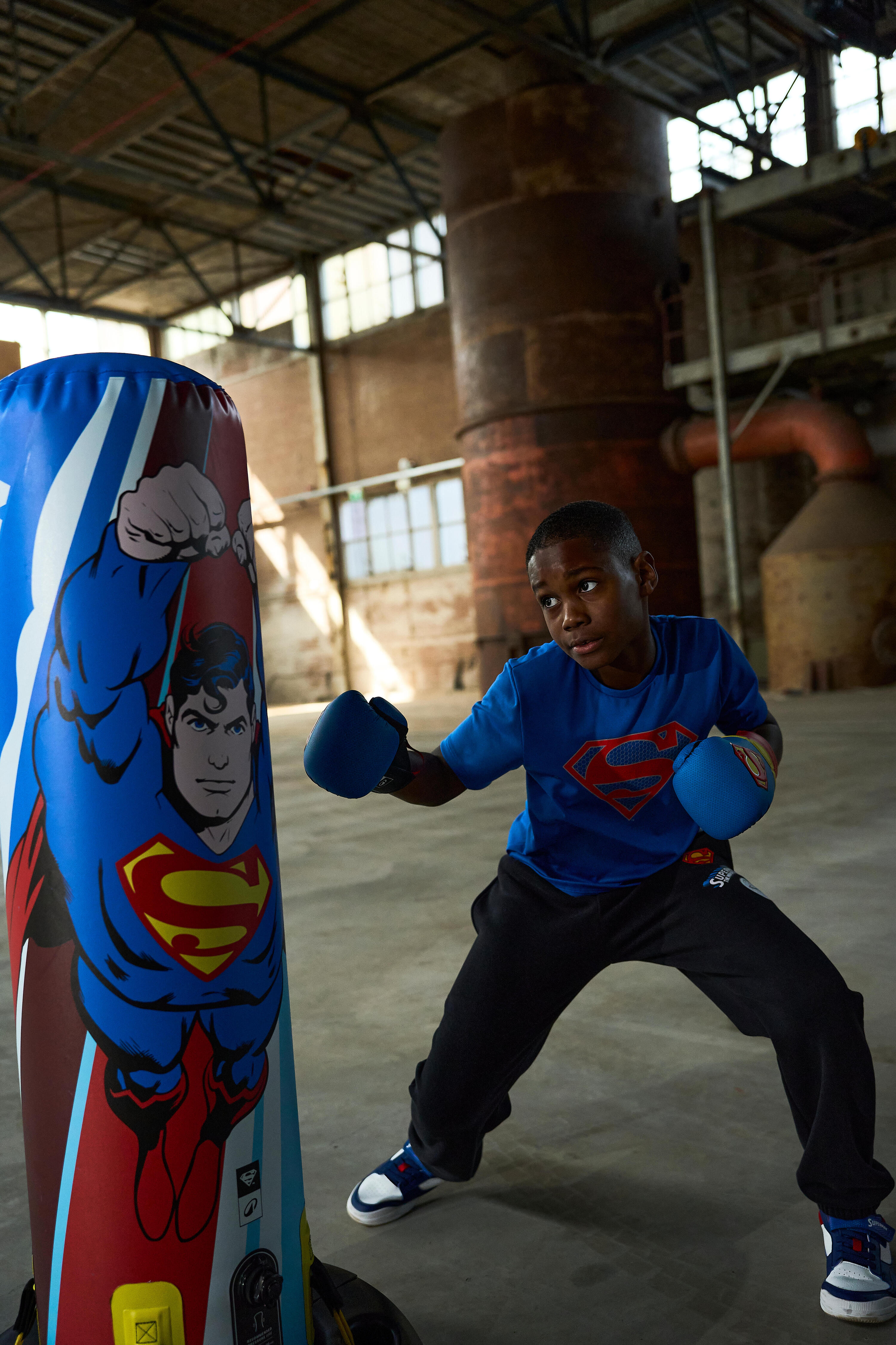 Sac de frappe pour la boxe sur pied gonflable enfant, Superman 7/8