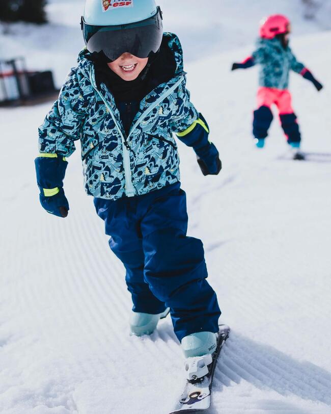 Kind auf Skiern