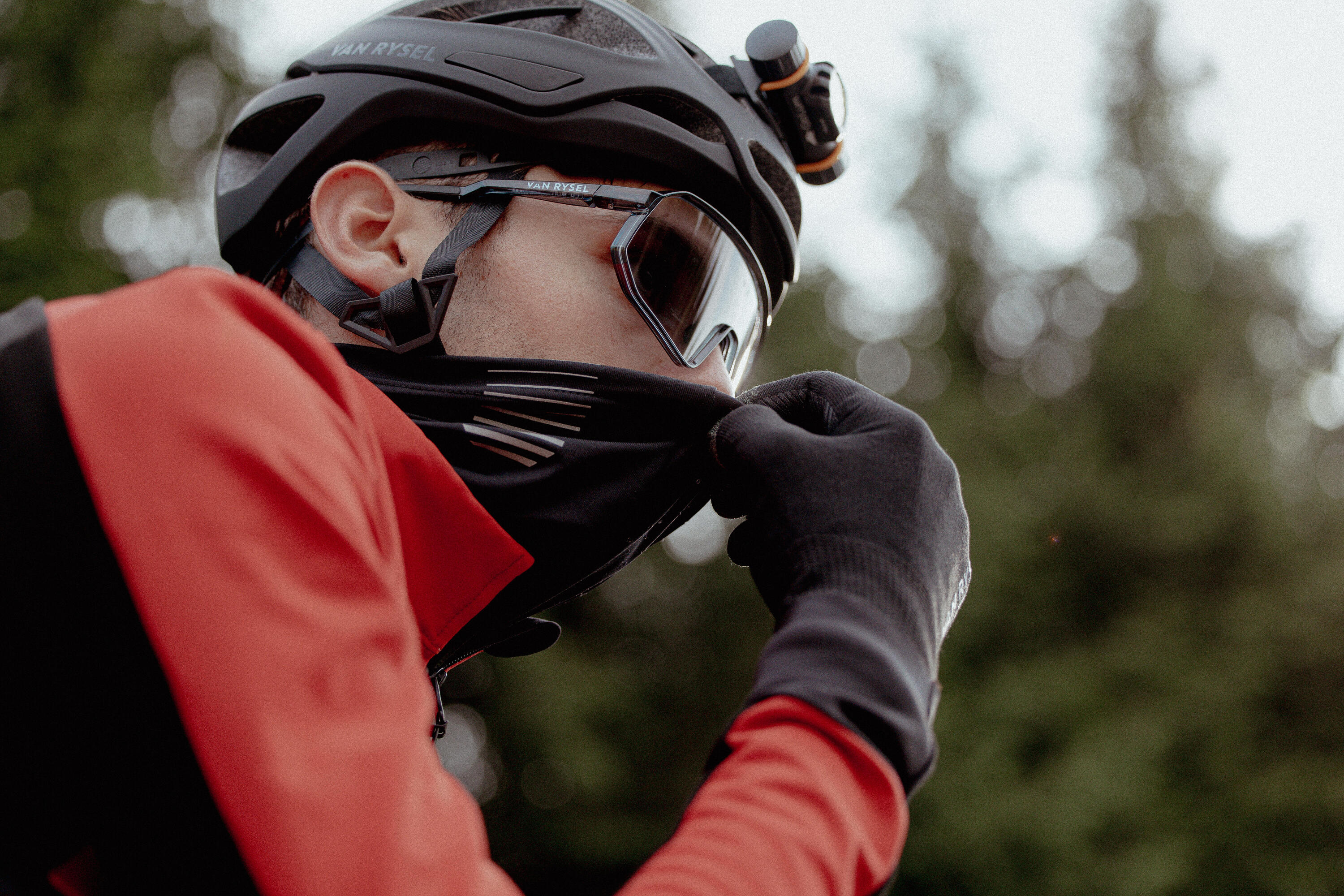 Opzoek naar Water en Winddichte Fietshandschoenen? Bekijk ze bij R2B Opzoek naar Water en Winddichte Fietshandschoenen? Bekijk ze bij R2B