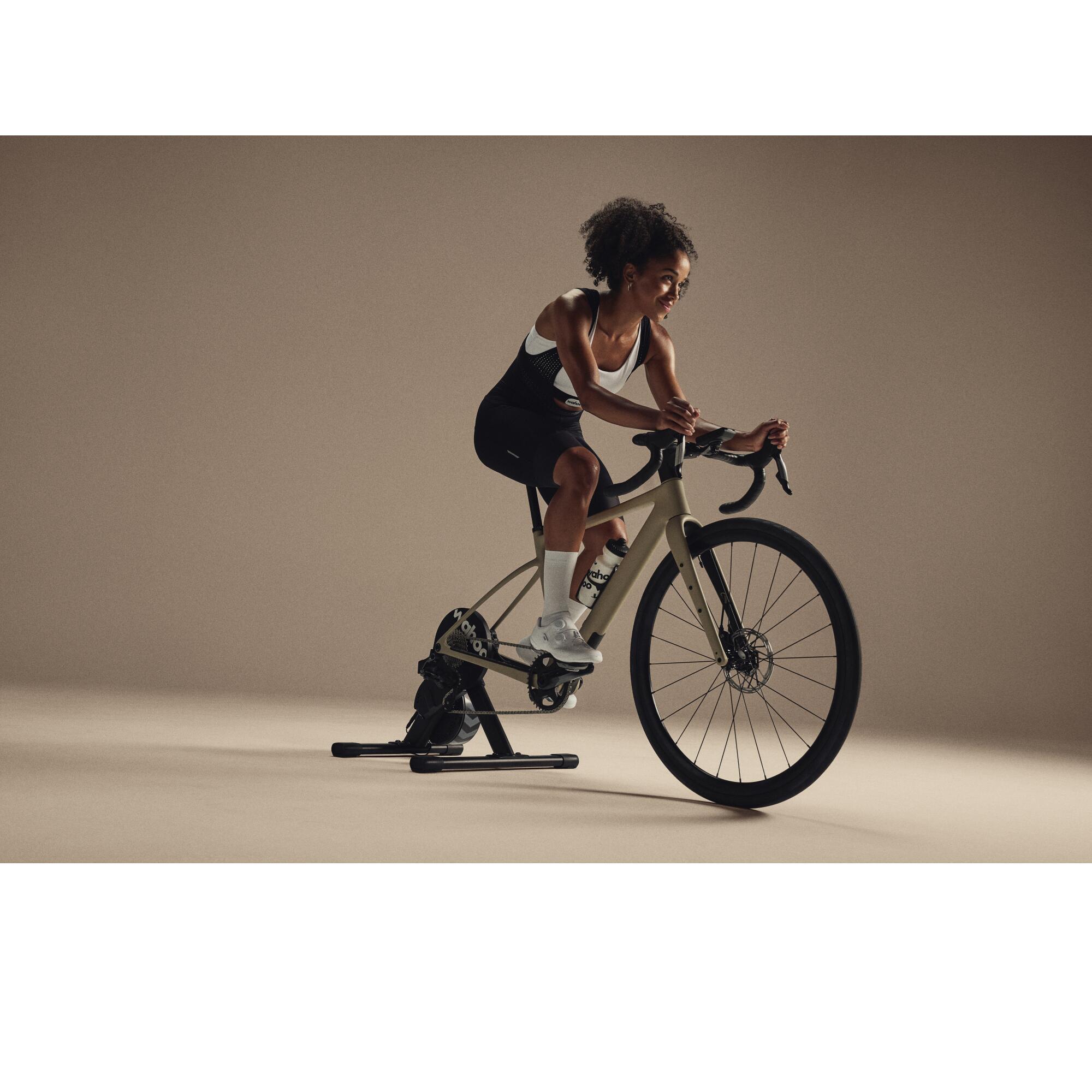 Trenażer rowerowy Wahoo KICKR CORE 2 Smart z kasetą 10/14