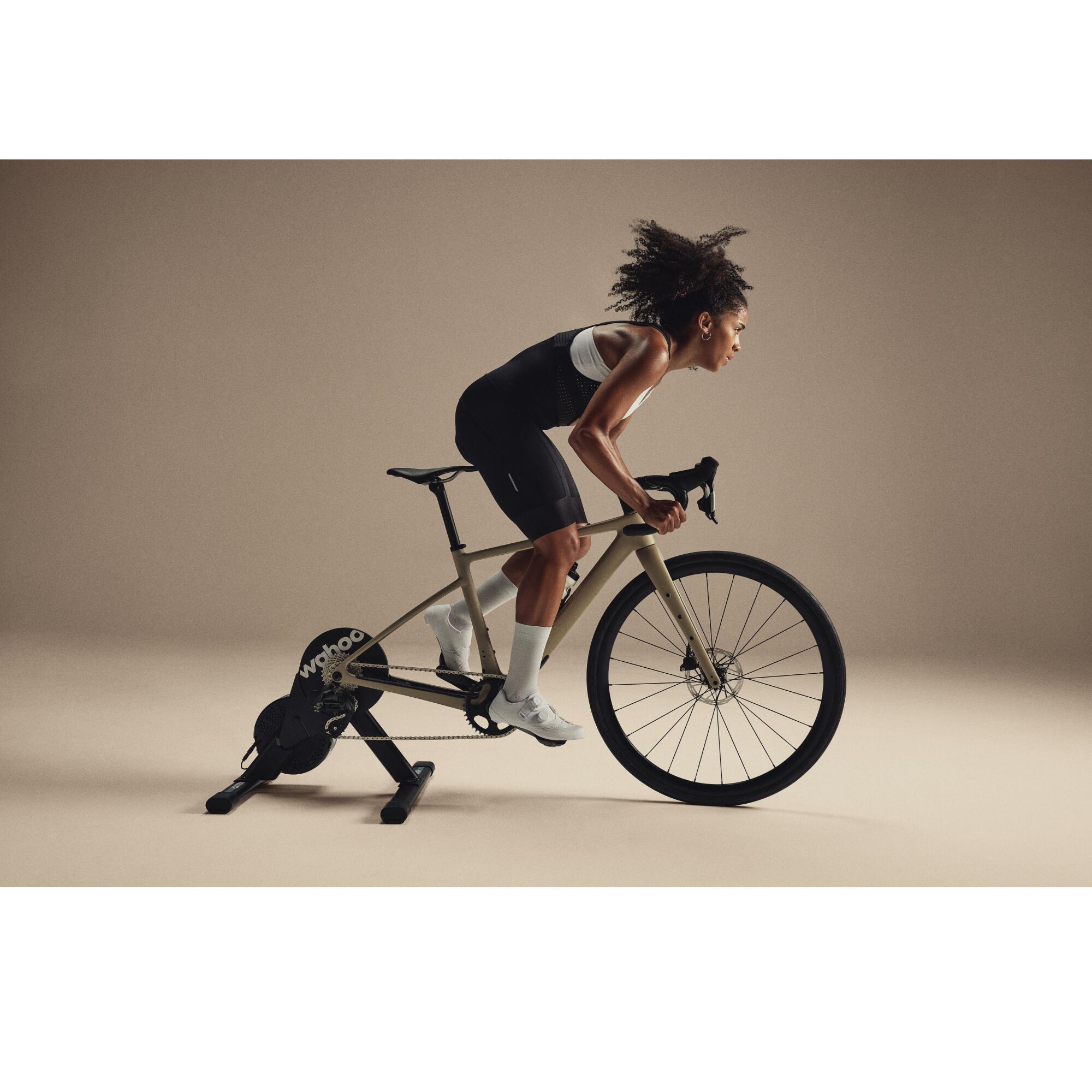 Trenażer rowerowy Wahoo KICKR CORE 2 Smart z kasetą 11/14