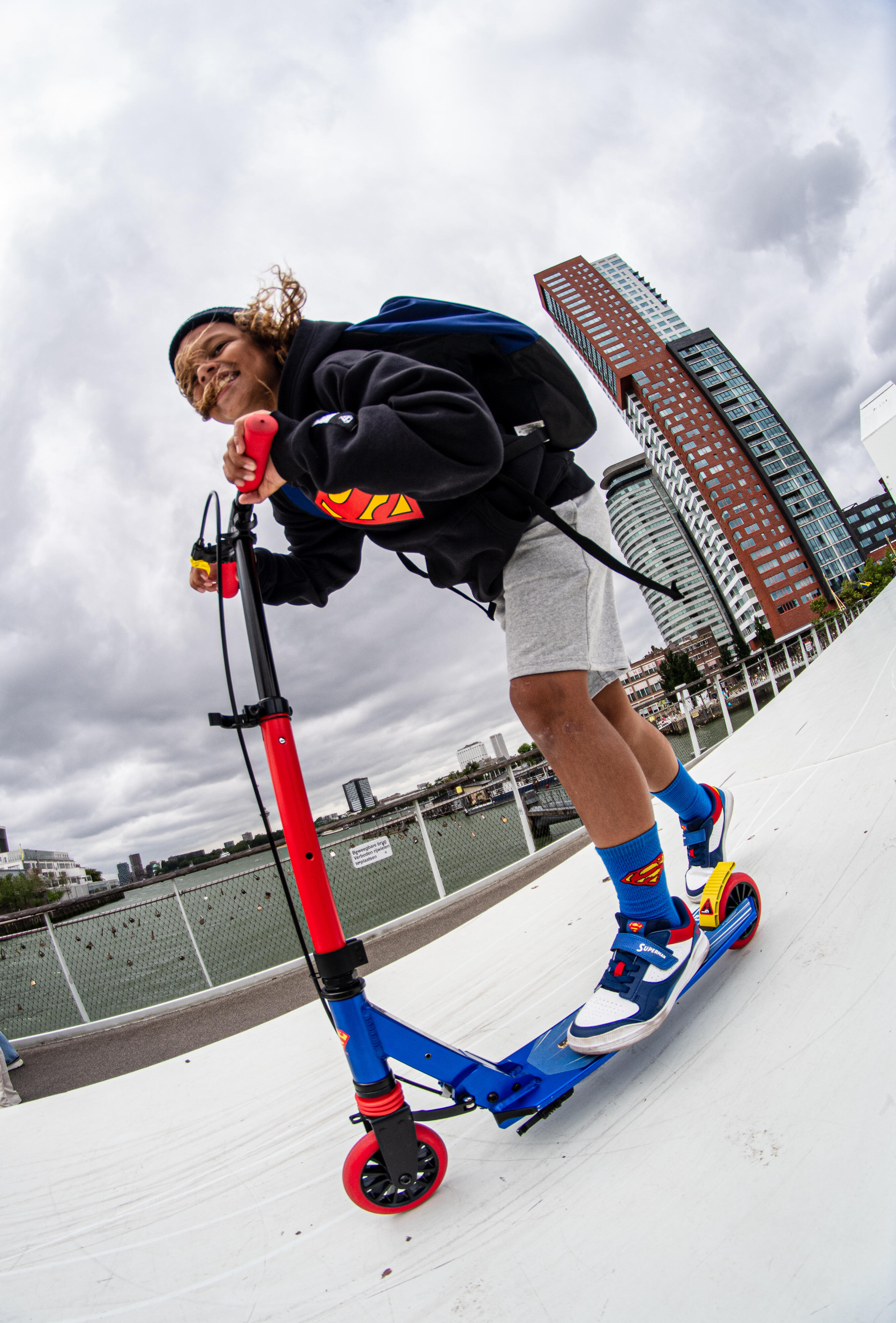 Patinete Ajustable Scooter Niños Oxelo MID5 Superman con freno en manillar 12/14