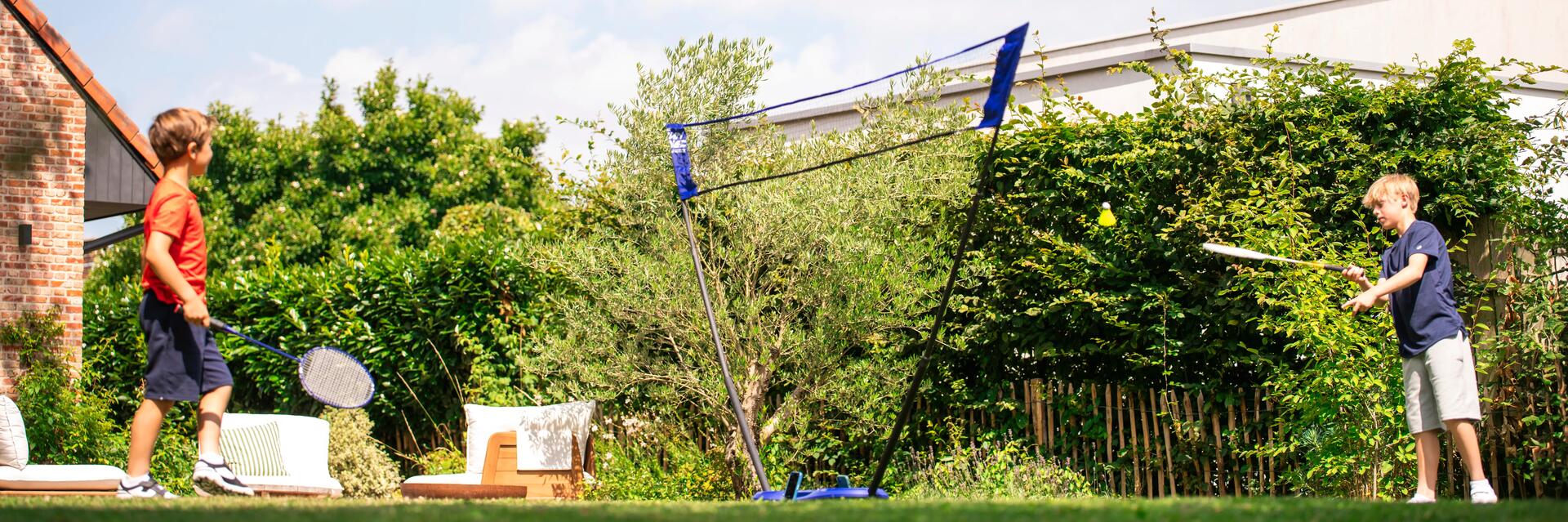 Muž hrajúci bedminton hlavný banner