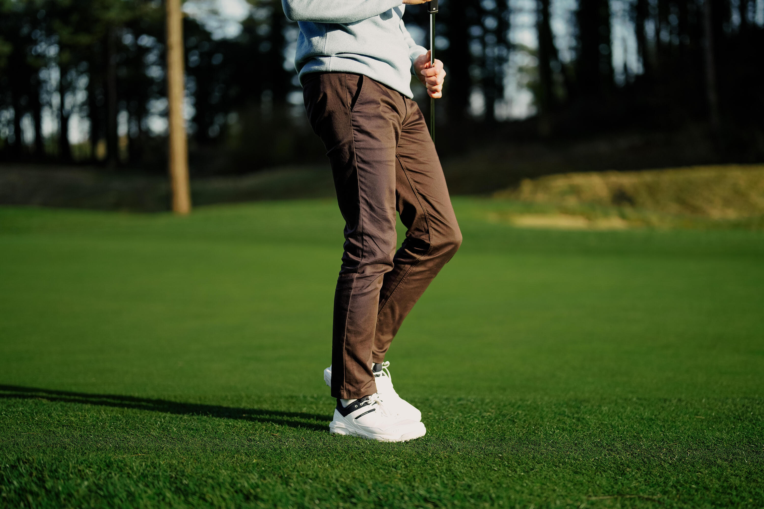 Pantaloni golf uomo MW 500 marroni 7/9