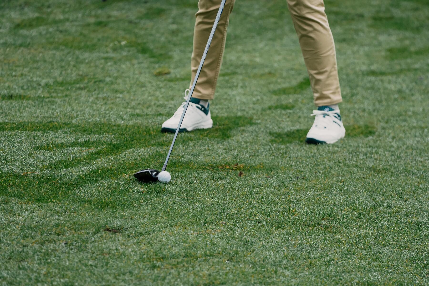 How to Hold a Golf Club: Handling Techniques for Beginners?