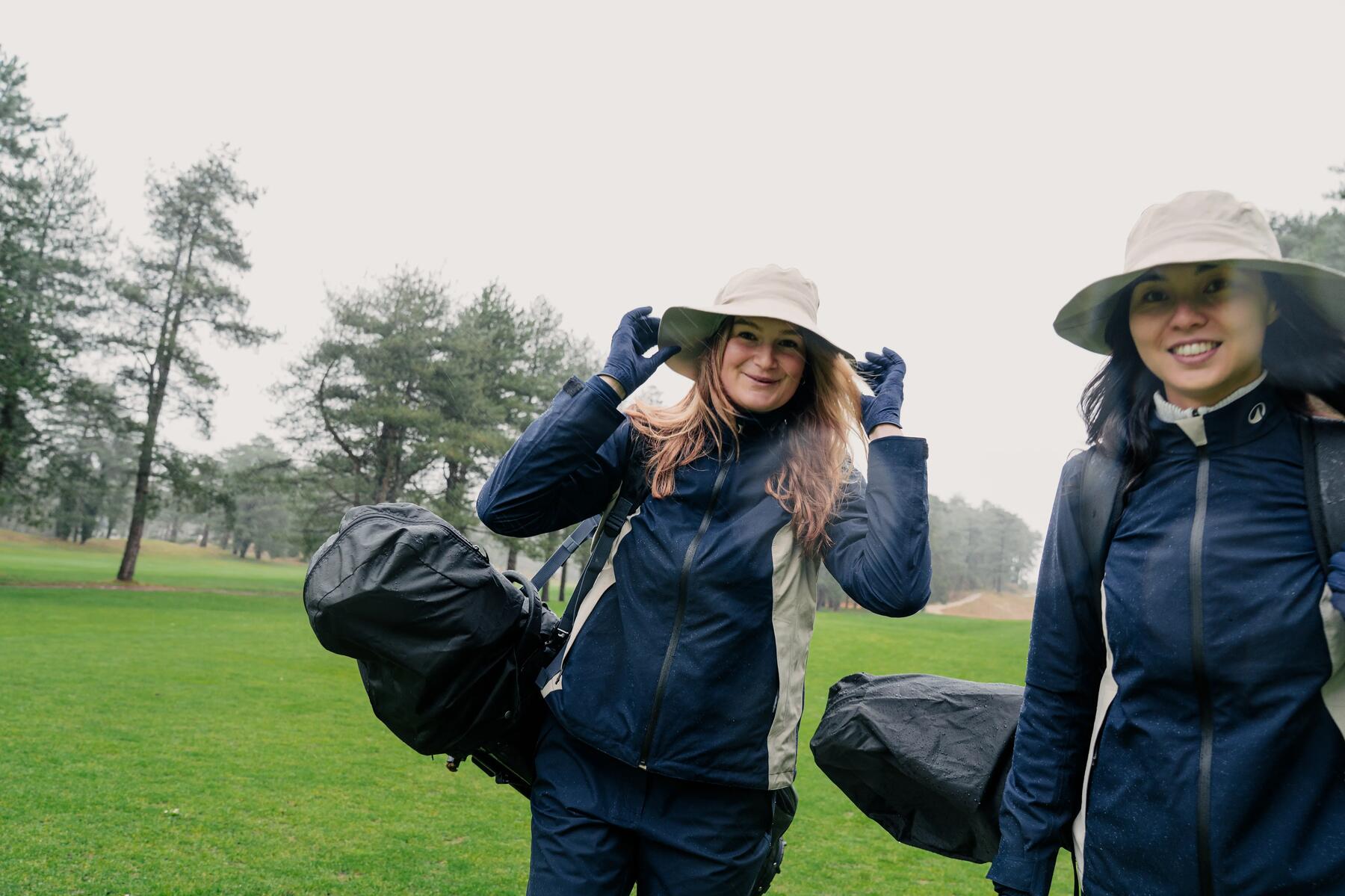 Ausrüstung zum Golfen im Winter: Spezielle Winter-Golfhandschuhe für optimalen Grip und warme Hände!