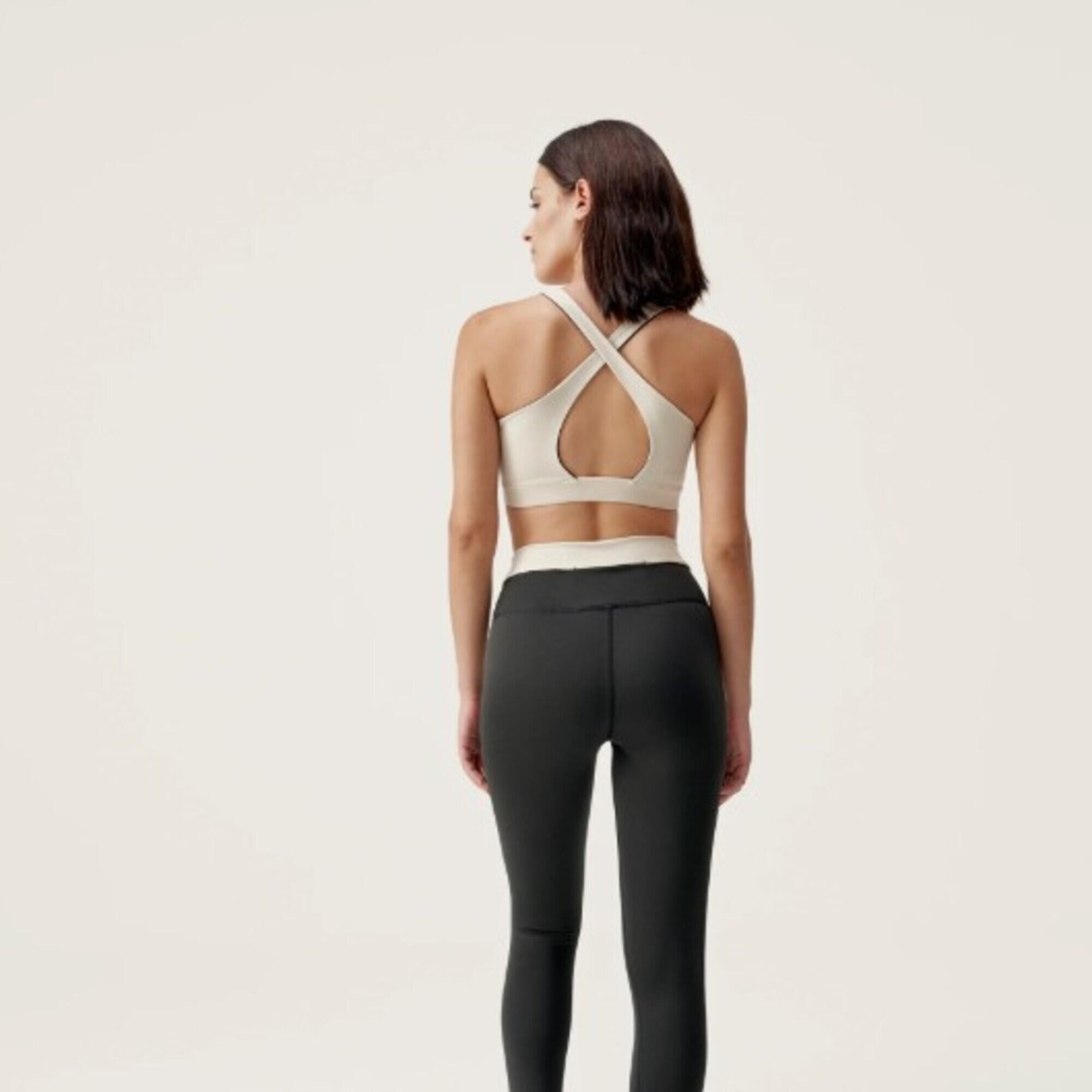 Top deportivo sujeción media reversible Mujer Born living yoga Fiorella negro. 6/7