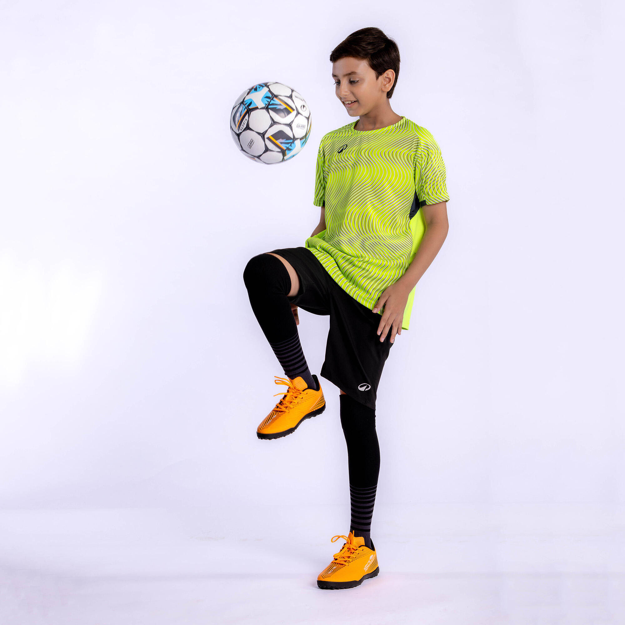 Club Ball Resist Size 4, Hybrid Technology, Rubber Coating - White -  4