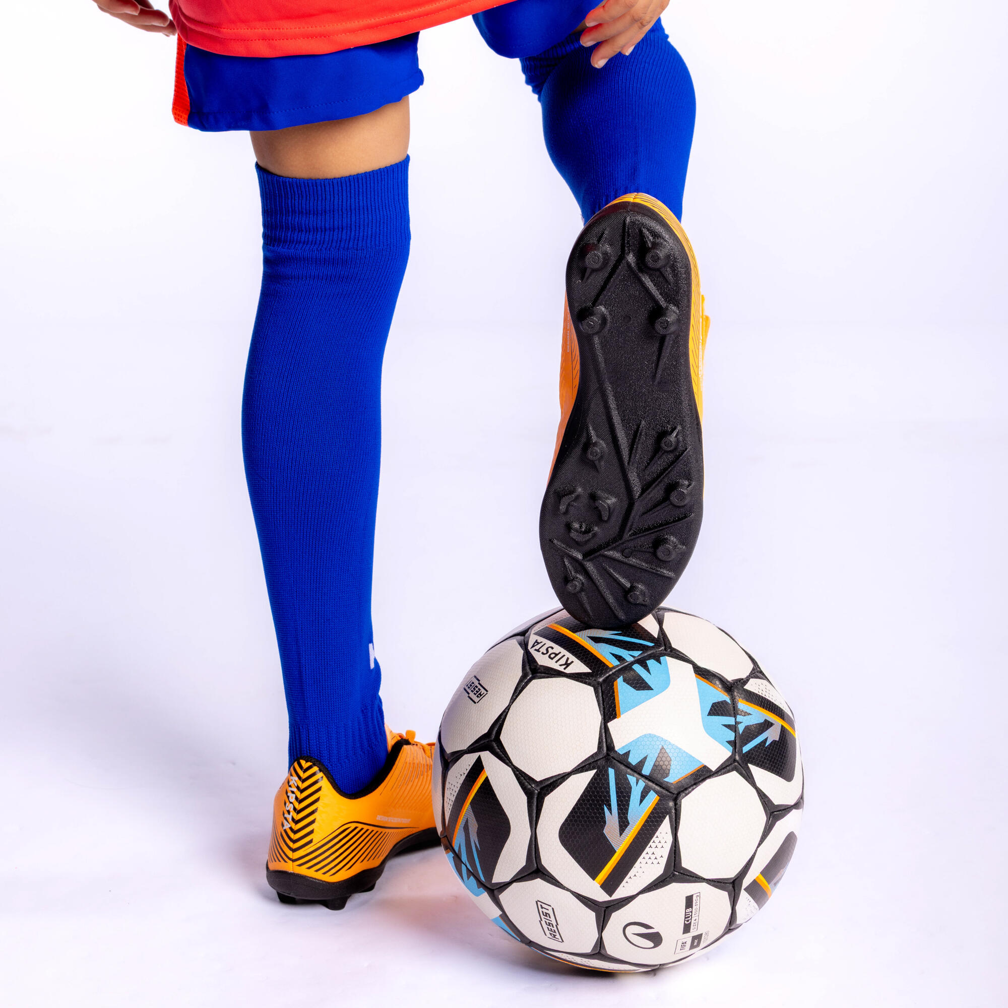 Club Ball Resist Size 4, Hybrid Technology, Rubber Coating - White