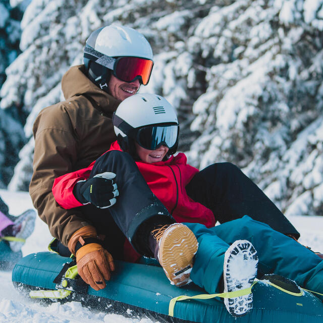 Otac i sin na sankama