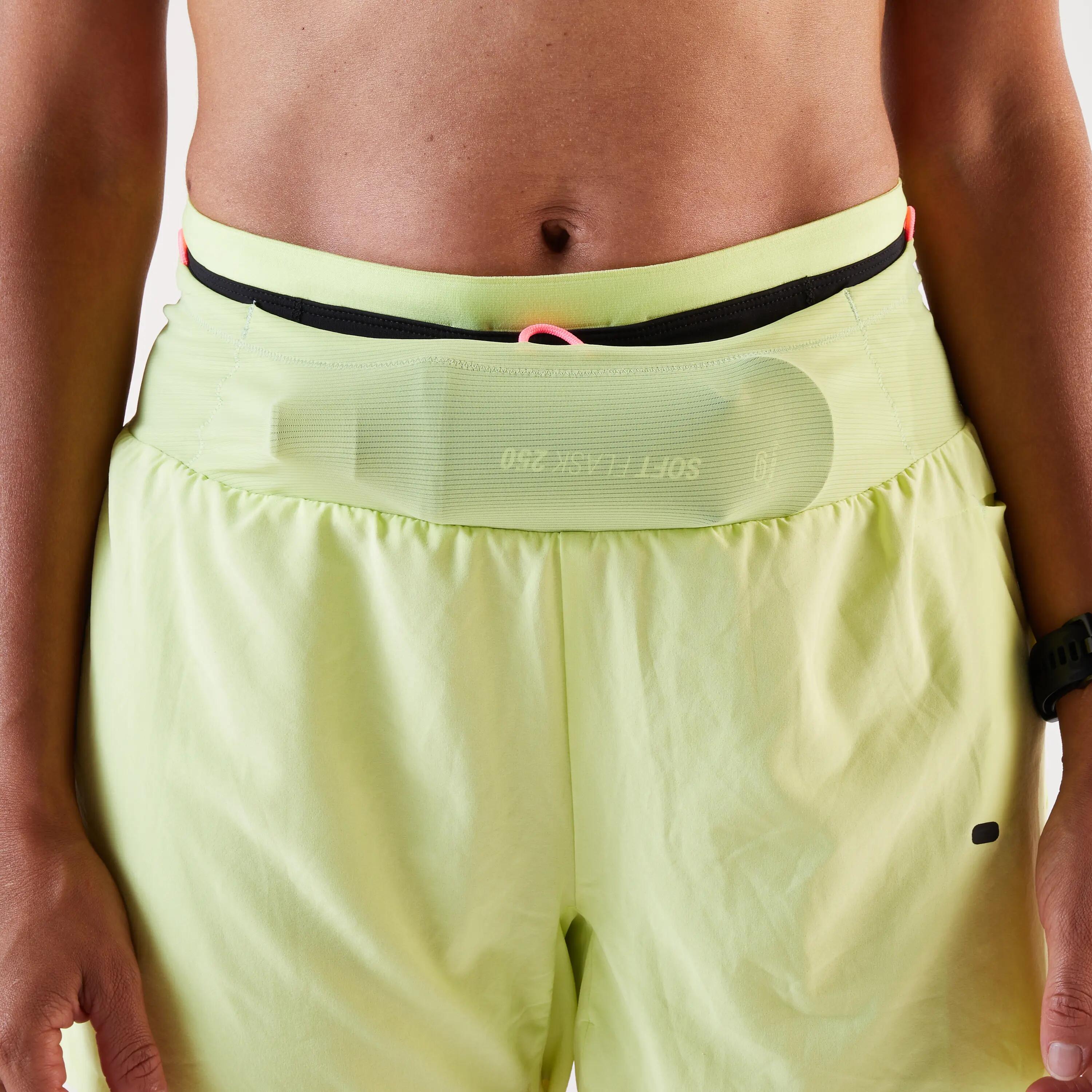 Short 2en1 de trail Femme , Kiprun Run 900 Ultra jaune pastel 6/11