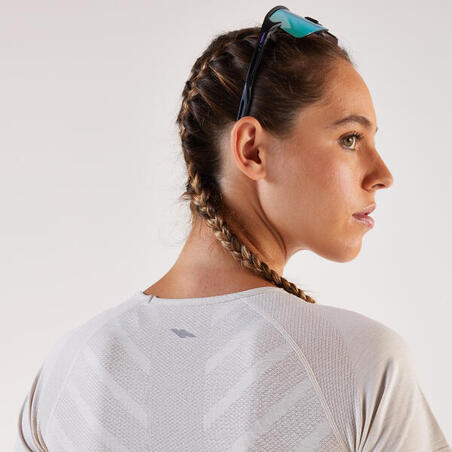 Футболка жіноча Run 500 Comfort для бігу безшовна біла/бежева