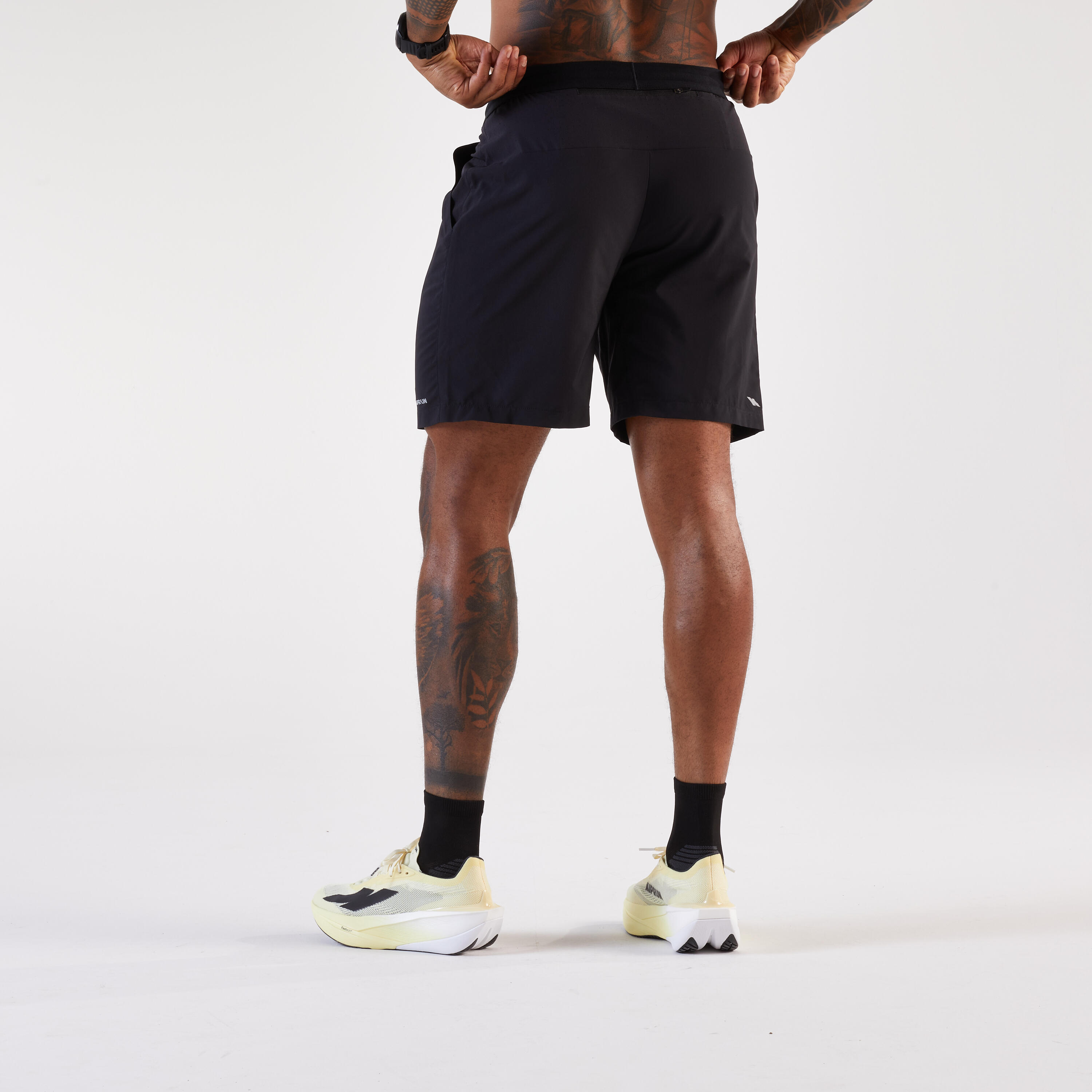 Pantaloncini running uomo DRY+ neri 3/8