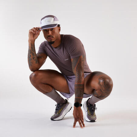 Кепка для бігу регульована унісекс біла/синя/фіолетова