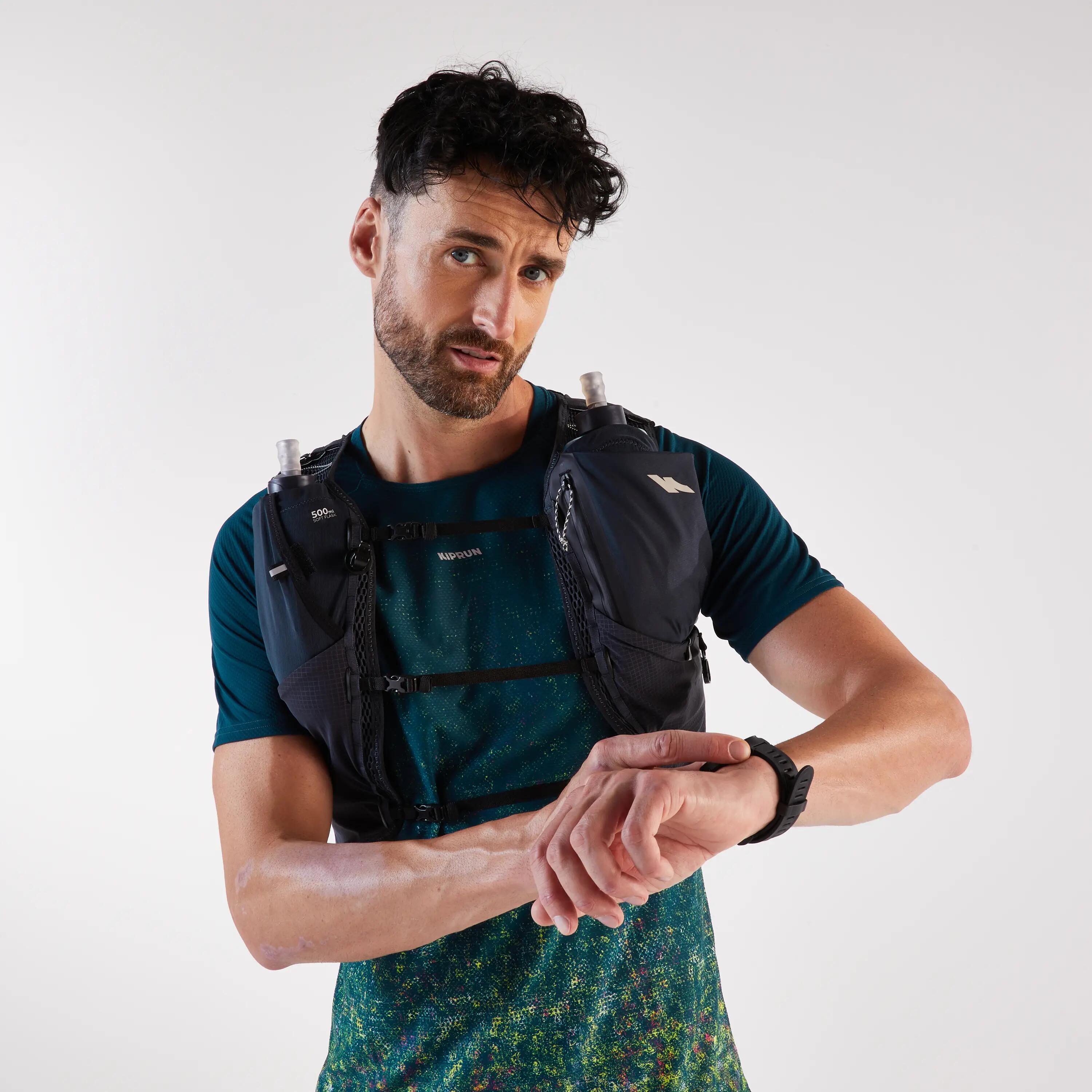 Rucsac trail și alergare unisex + rezervor de apă 2L inclus - KIPRUN 900 15L GRI 15/18