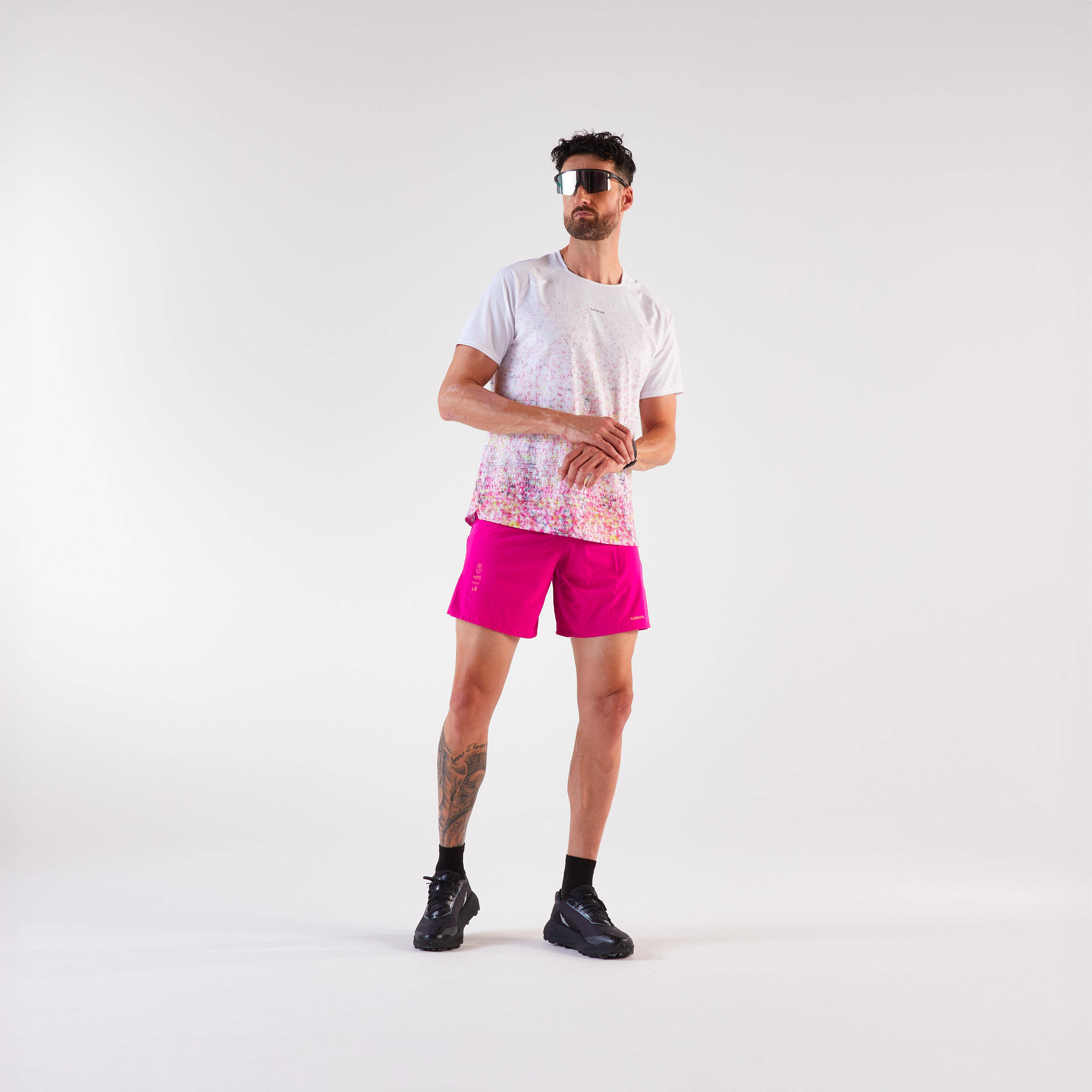 Men's trail running T-shirt, Kiprun Run 500 pink and white -  2