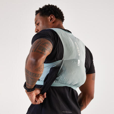 Жилет Kiprun 900 для трейлу 5 л зелений