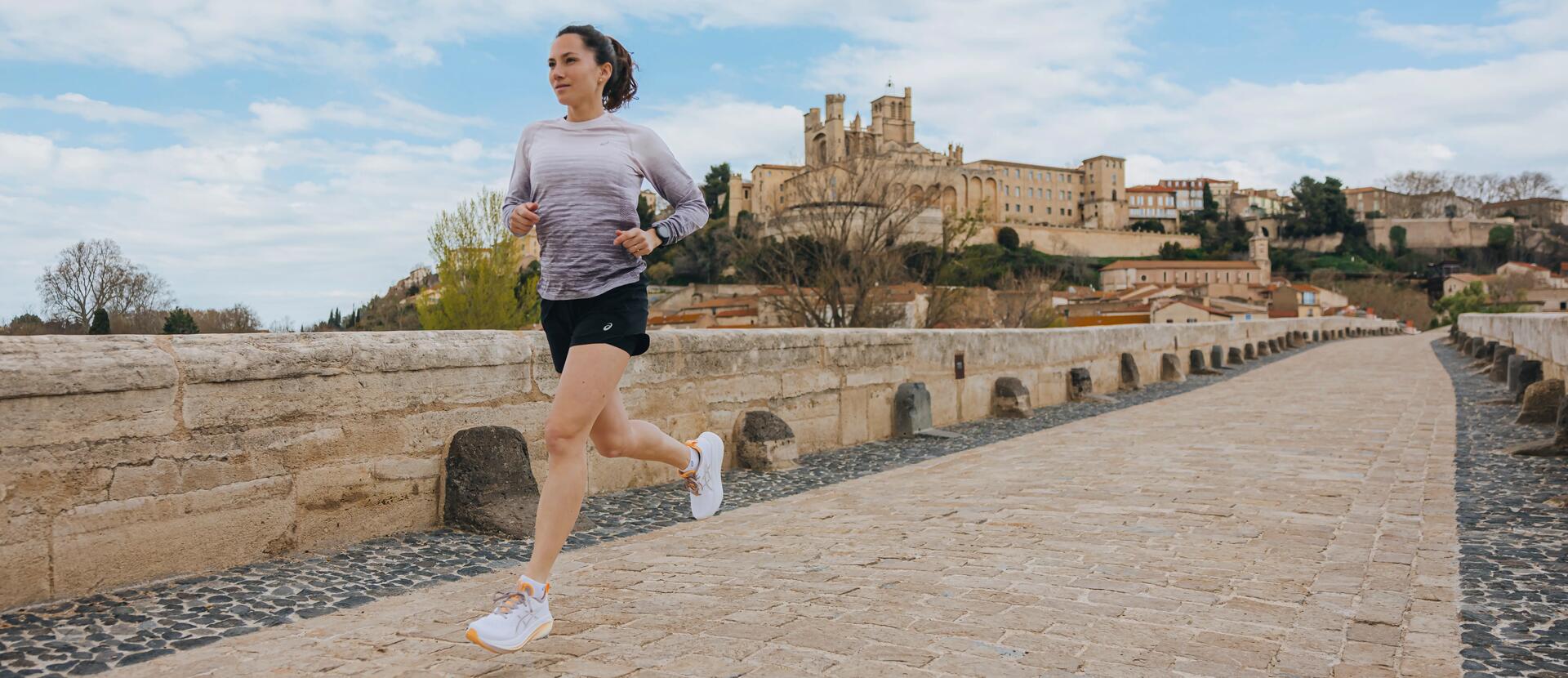 mujer practicando running
