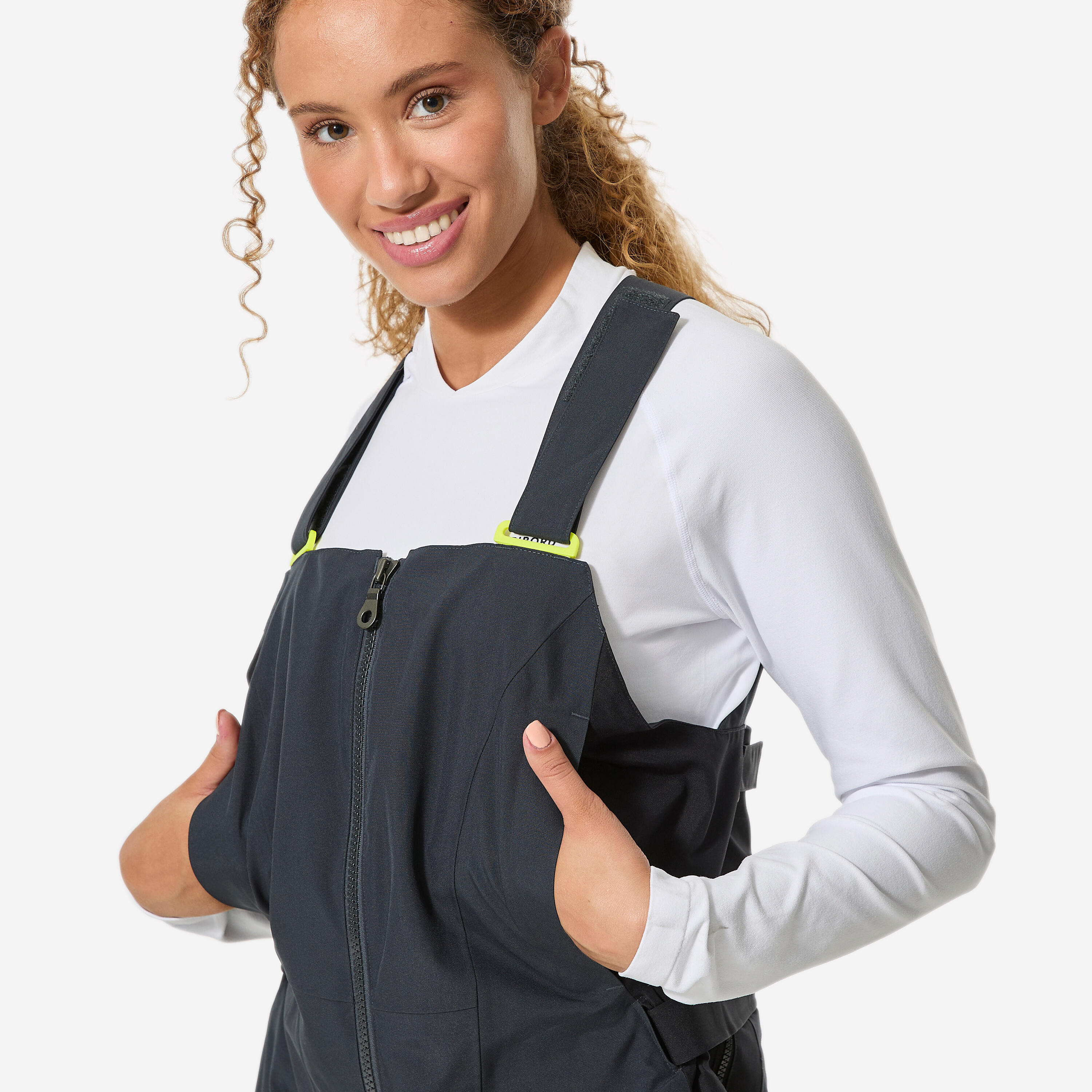 Women’s sailing dungarees, 500 dark grey neon yellow 3/13