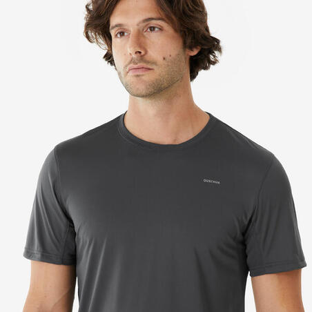 Футболка с короткими рукавами походная из переработанной синтетики мужская MH100 Футболка с короткими рукавами походная из переработанной синтетики мужская MH100