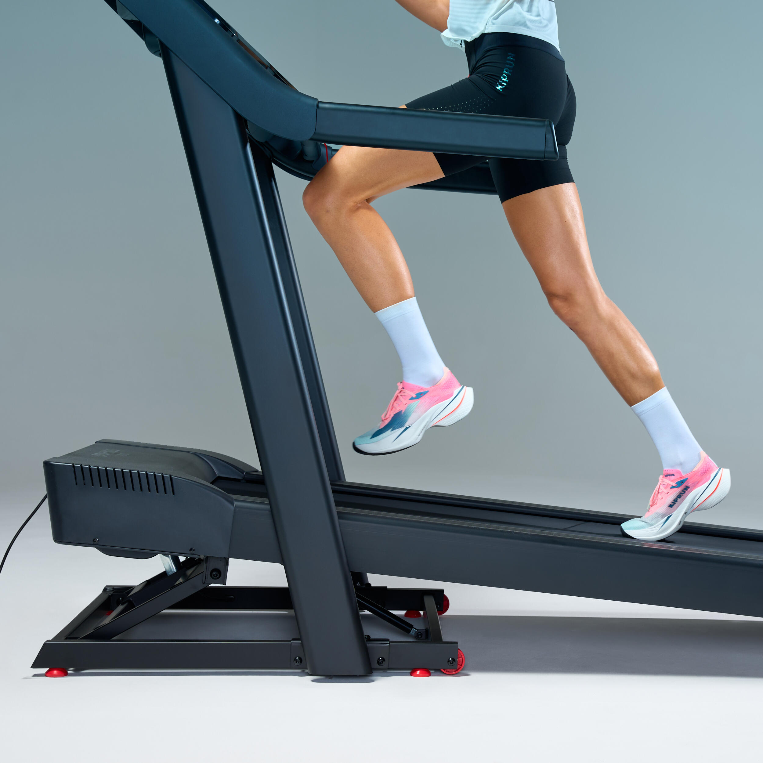 TROTADORA T900D CONECTADA 18 KM/H 50 × 143 CM Decathlon