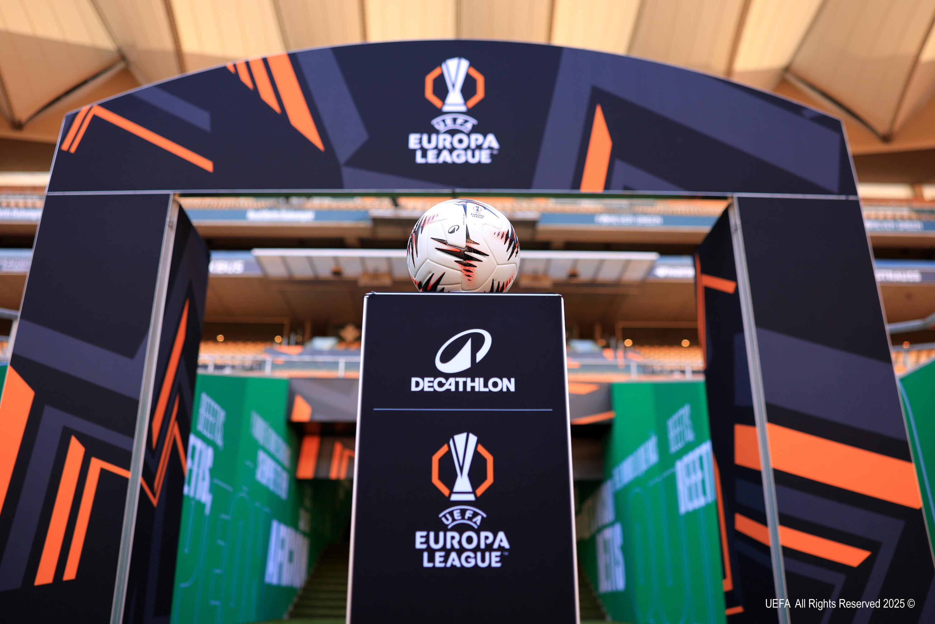 Ballon Officiel UEFA Europa League 25/26 Taille 5 Vendu avec boîte 9/14