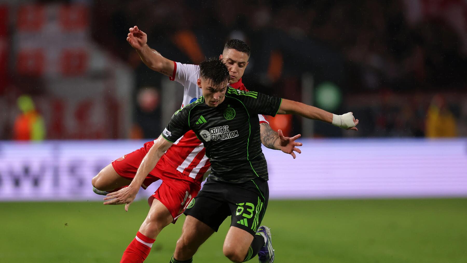 a player tries to intercept a pass by a pectoral movement