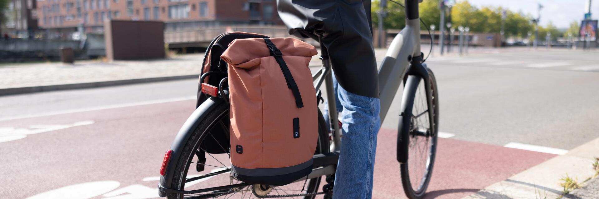 Wie transportiert man seine Sachen einfach mit dem Velo?
