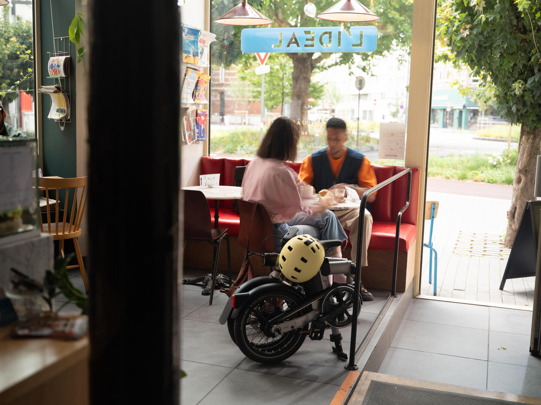 woman who puts her folding bike in her car trunk