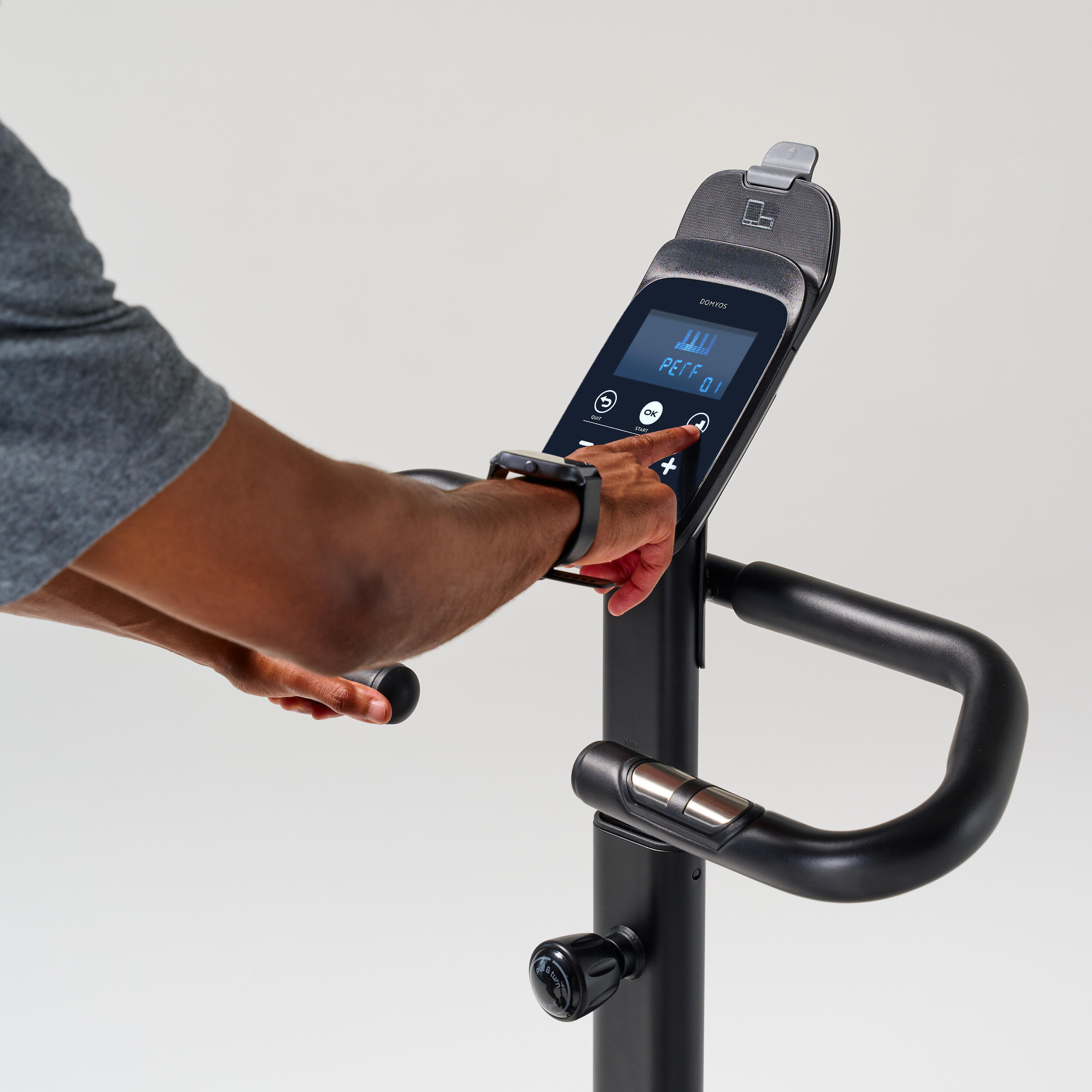 Vélo d'appartement avec résistance motorisée, EB520 B, garanti par Decathlon 10/13