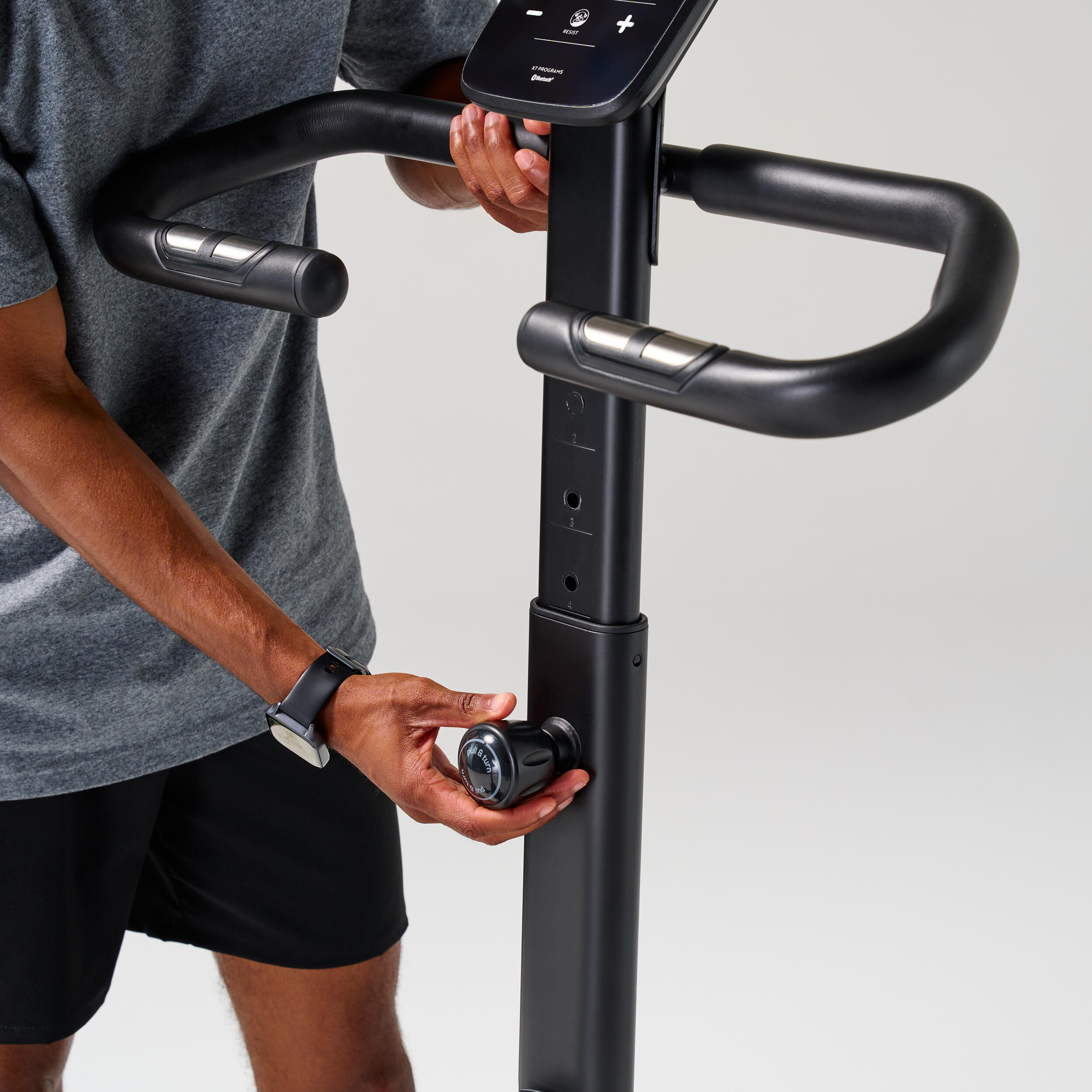 Vélo d'appartement avec résistance motorisée, EB520 B, garanti par Decathlon 9/13