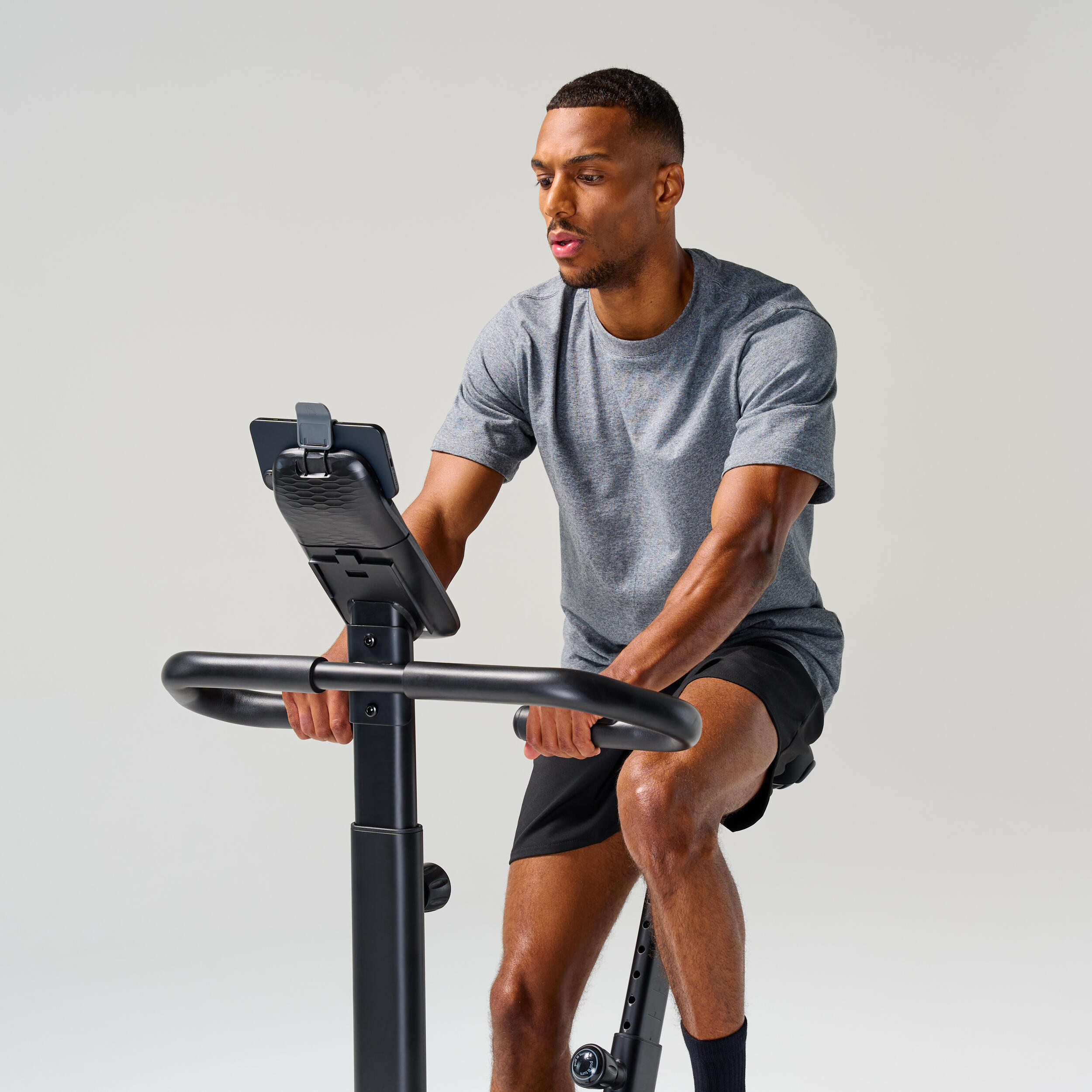 Vélo d'appartement avec résistance motorisée, EB520 B, garanti par Decathlon 6/13