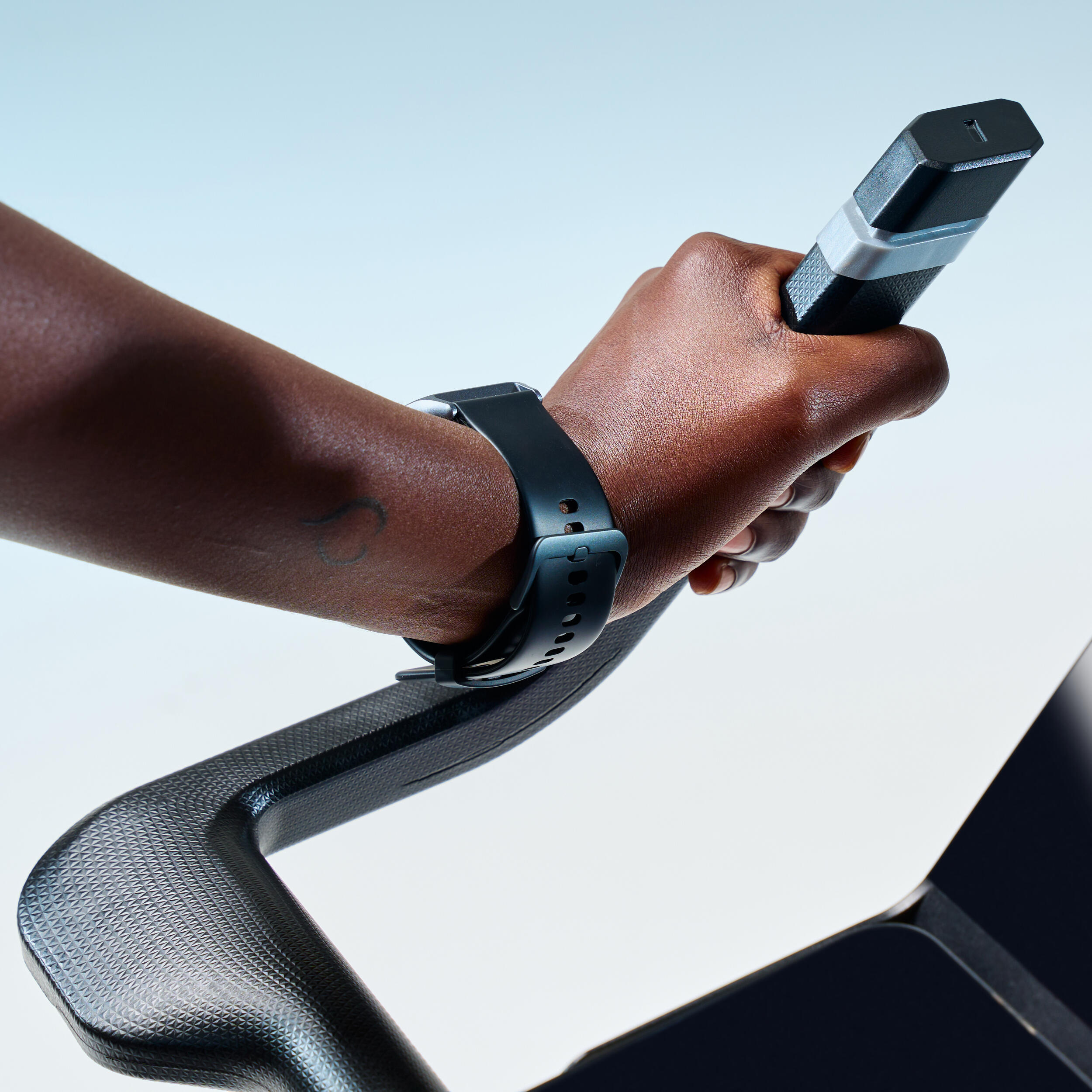 Challenge bike ultra silencieux, fluide, performant, 1500w et connecté à zwift 8/11