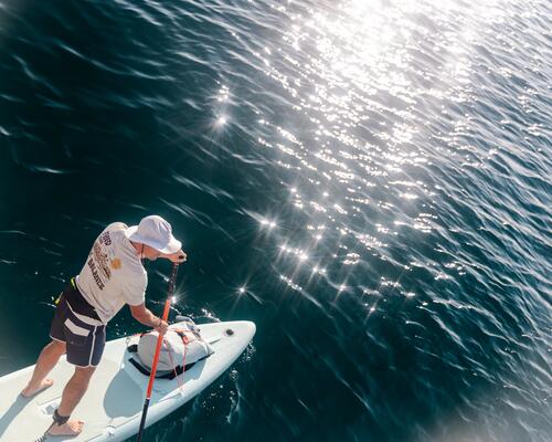 des personnes qui pagaient