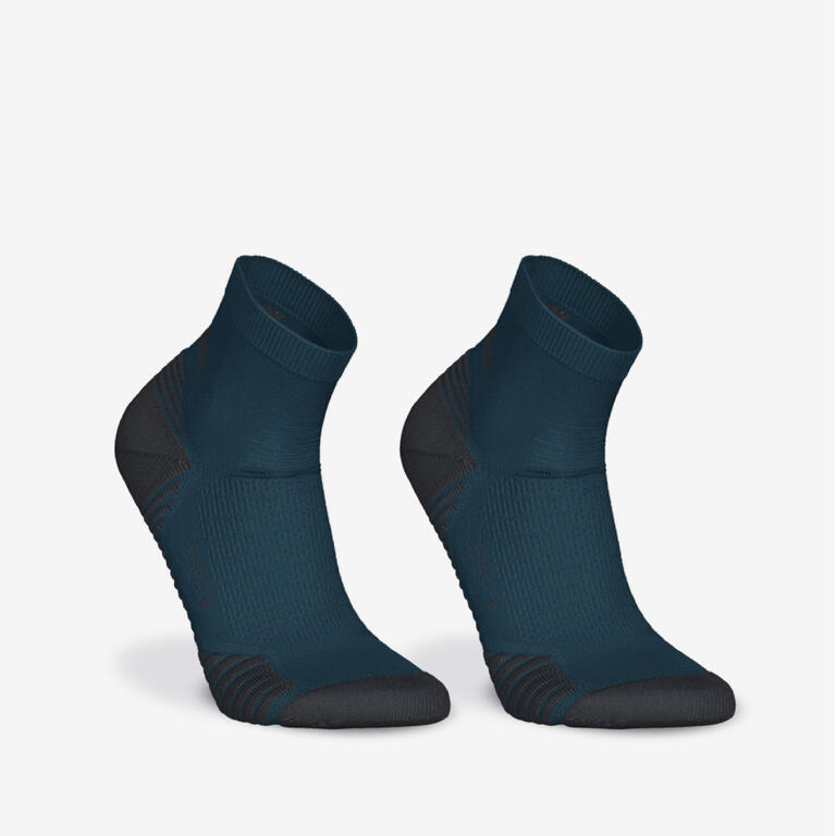Pack of two pairs of Run 500 thick mid running socks in blue
