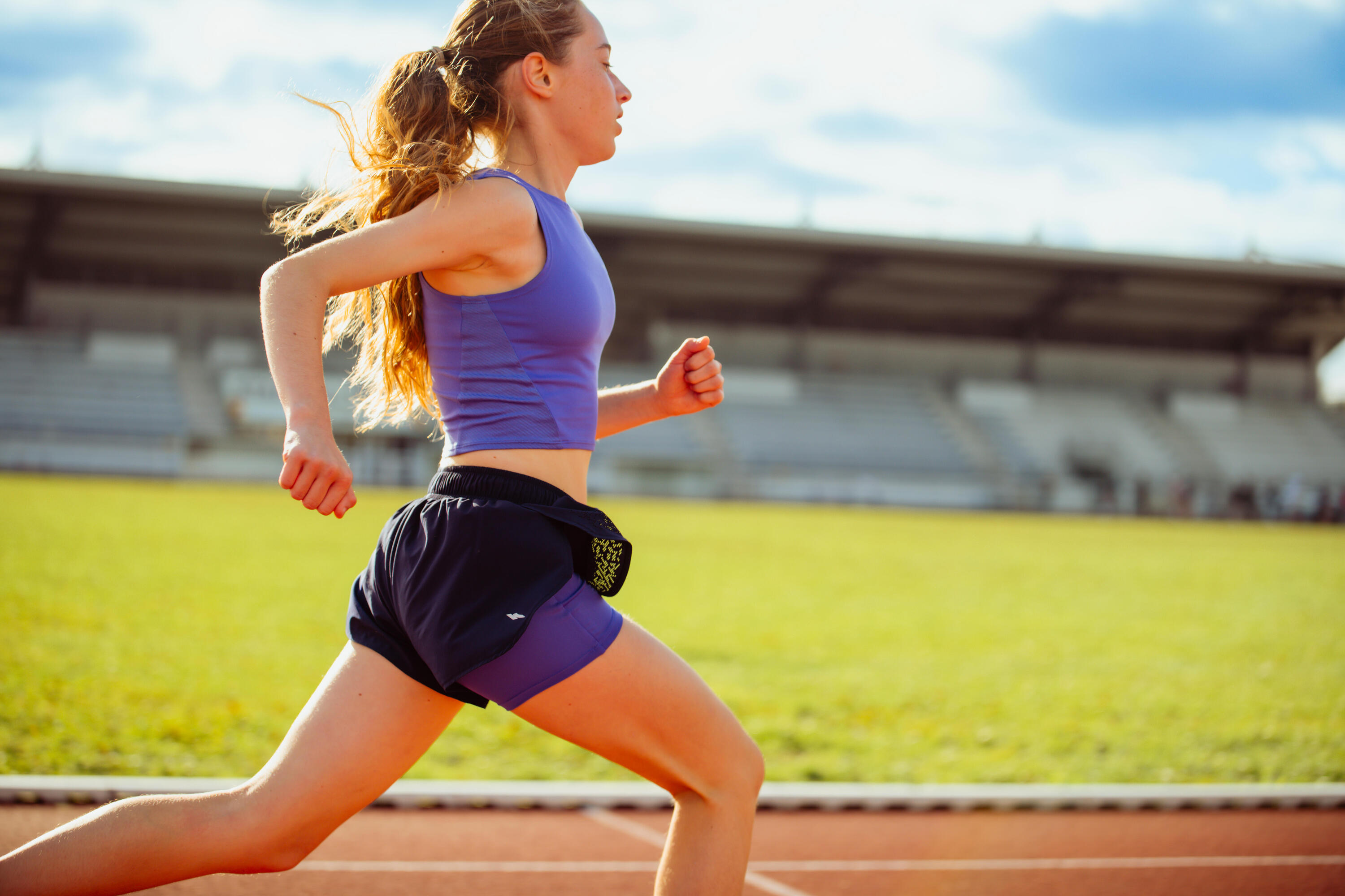 Crop Top atmungsaktiv für Mädchen, Kiprun violett 9/14