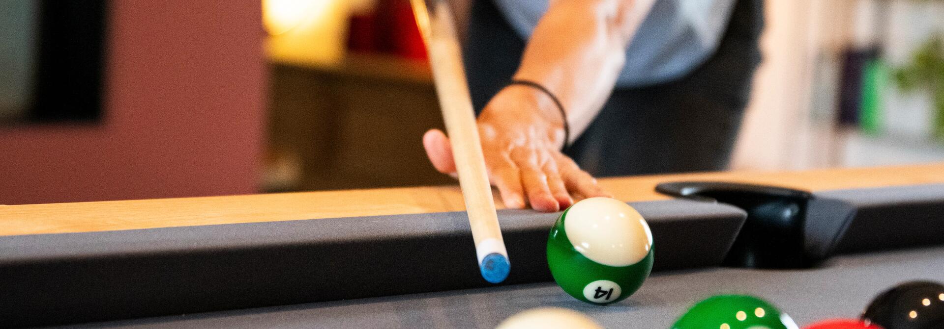Apprendre à jouer au billard
