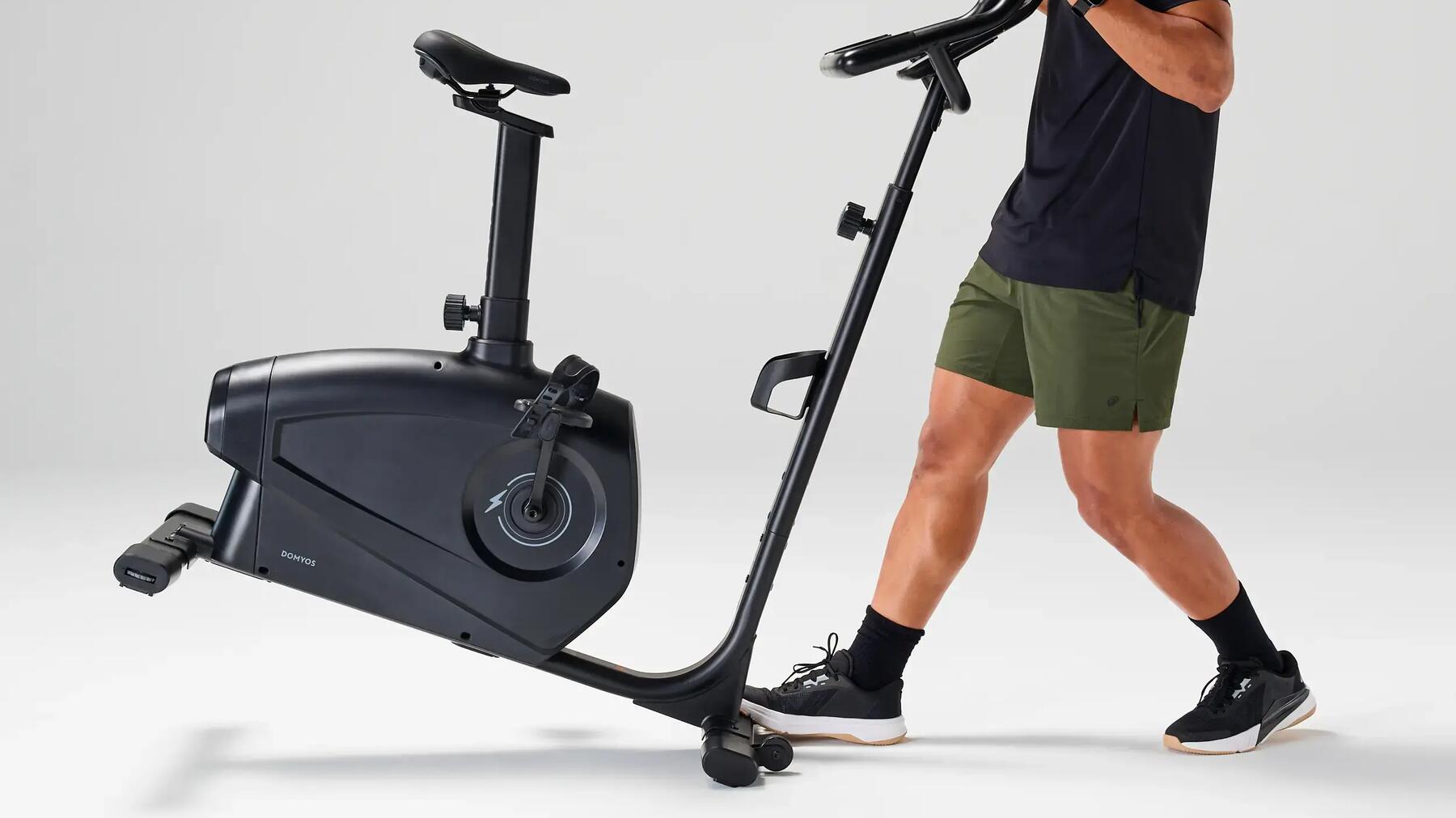 bicicleta estática com rodas de deslocação