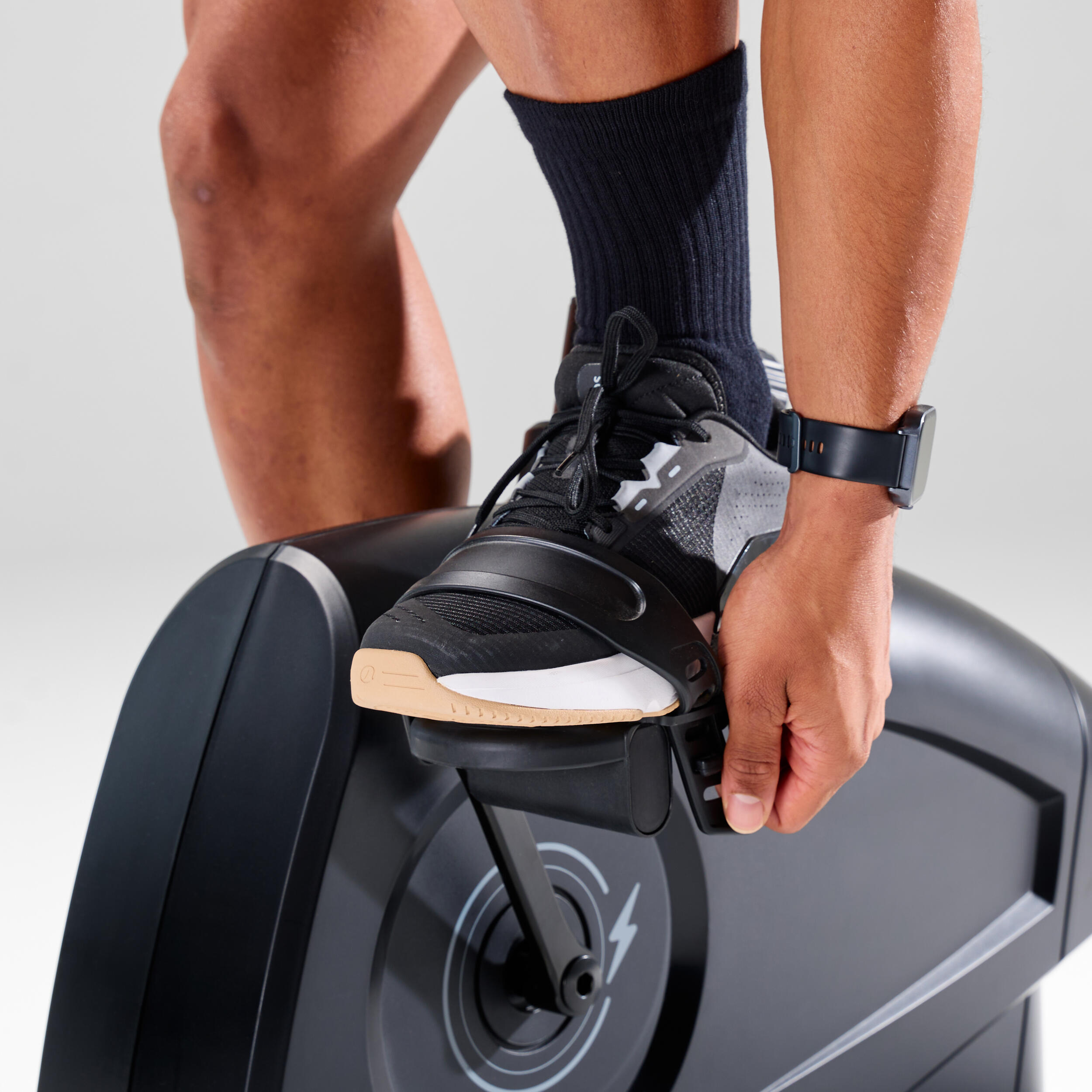 Vélo d'appartement connecté et auto-alimenté, EB900 B, garanti par Decathlon 8/12