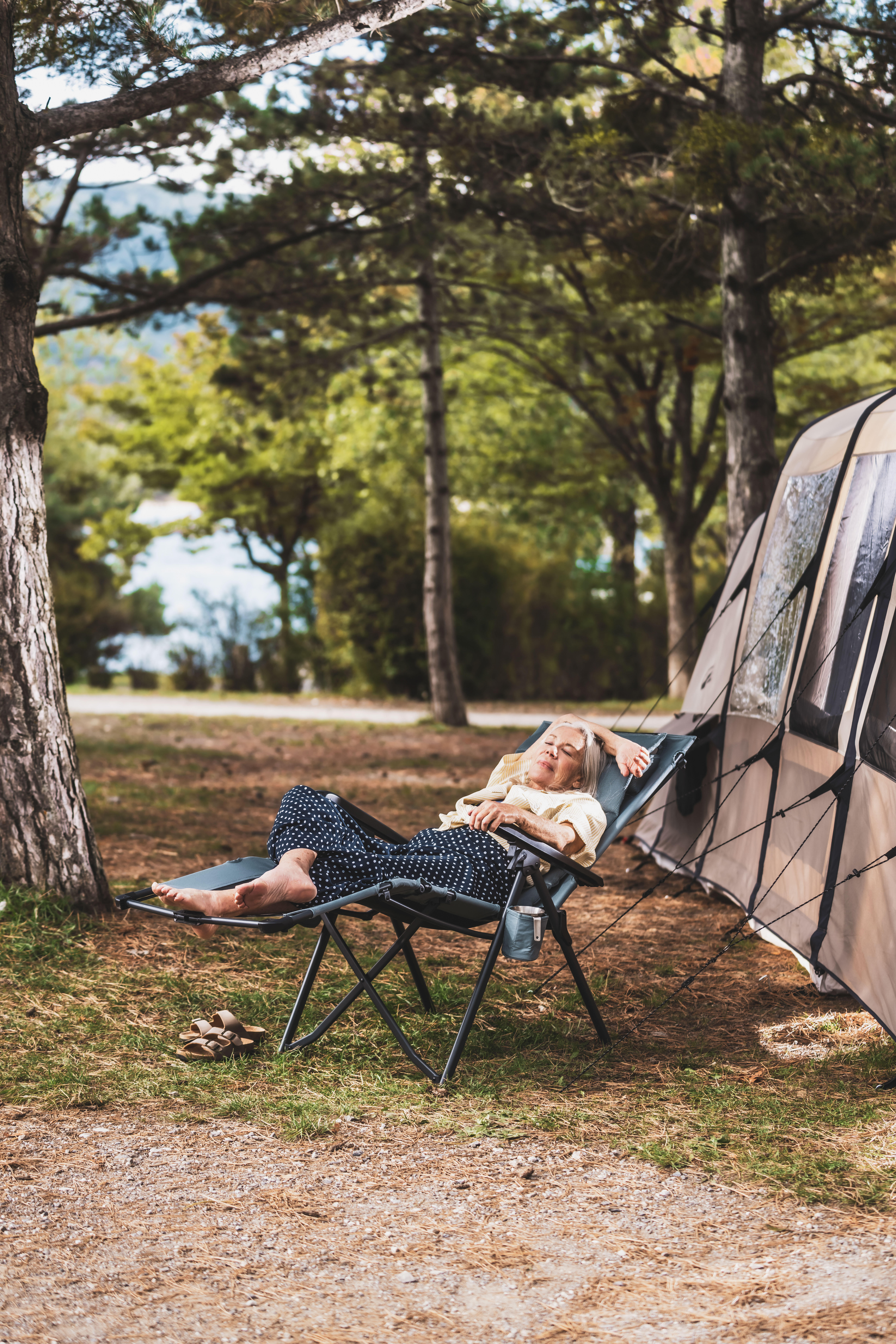 Fauteuil long de camping pliant et matelassé avec appui-tête - QUECHUA