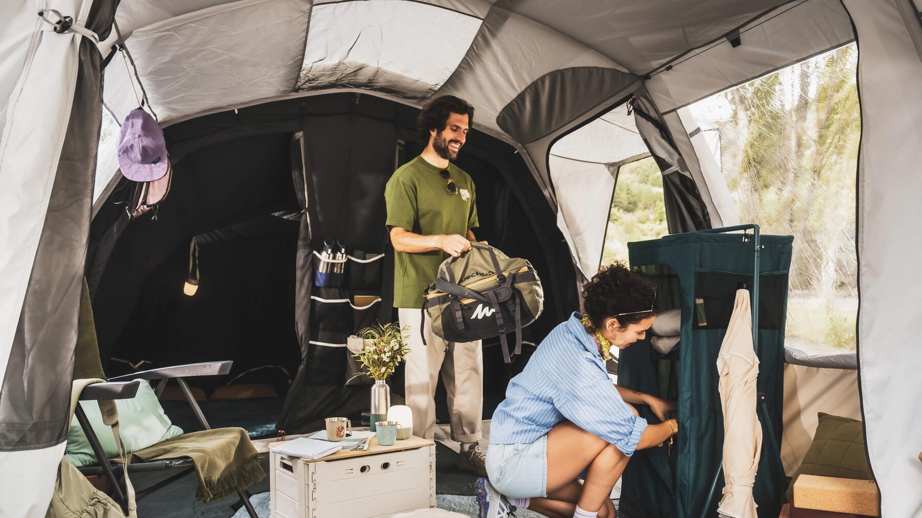 des amis en camping prêts à sortir profiter de la nature
