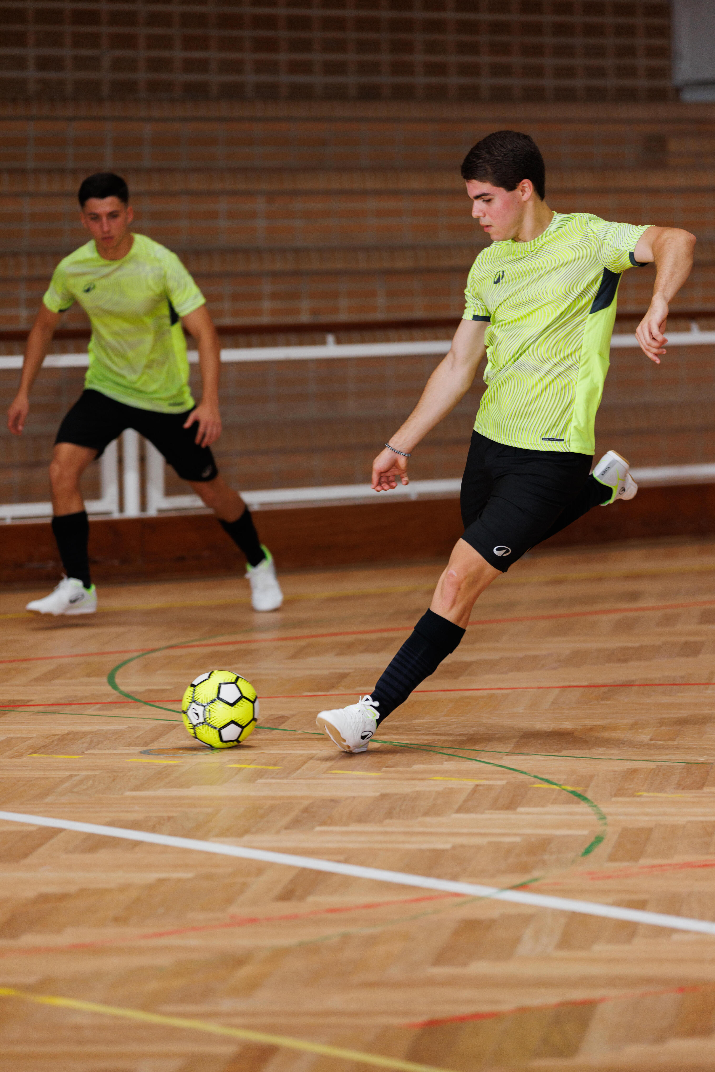 Scarpe futsal adulto SALA CLUB grigio-giallo 8/10