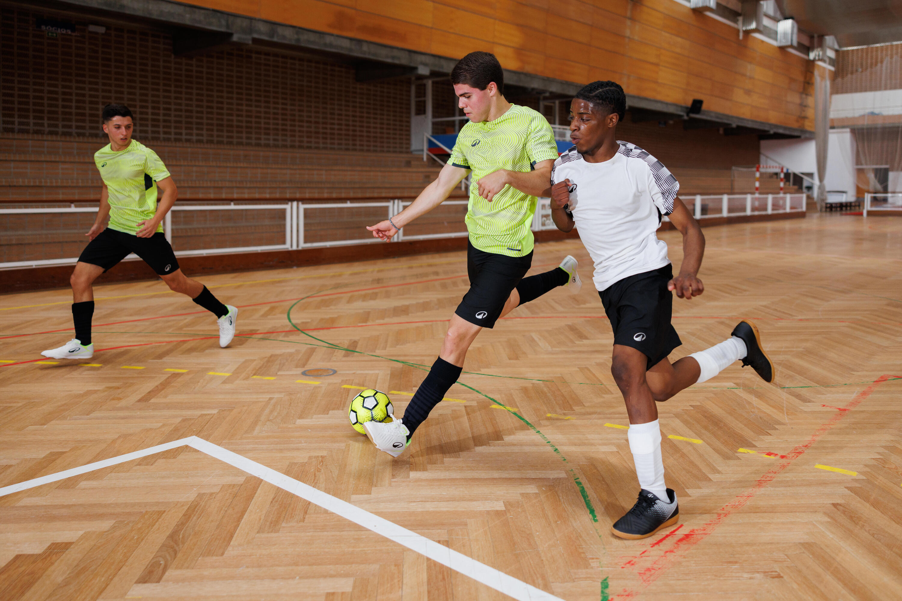 Scarpe futsal adulto SALA CLUB grigio-giallo 7/10