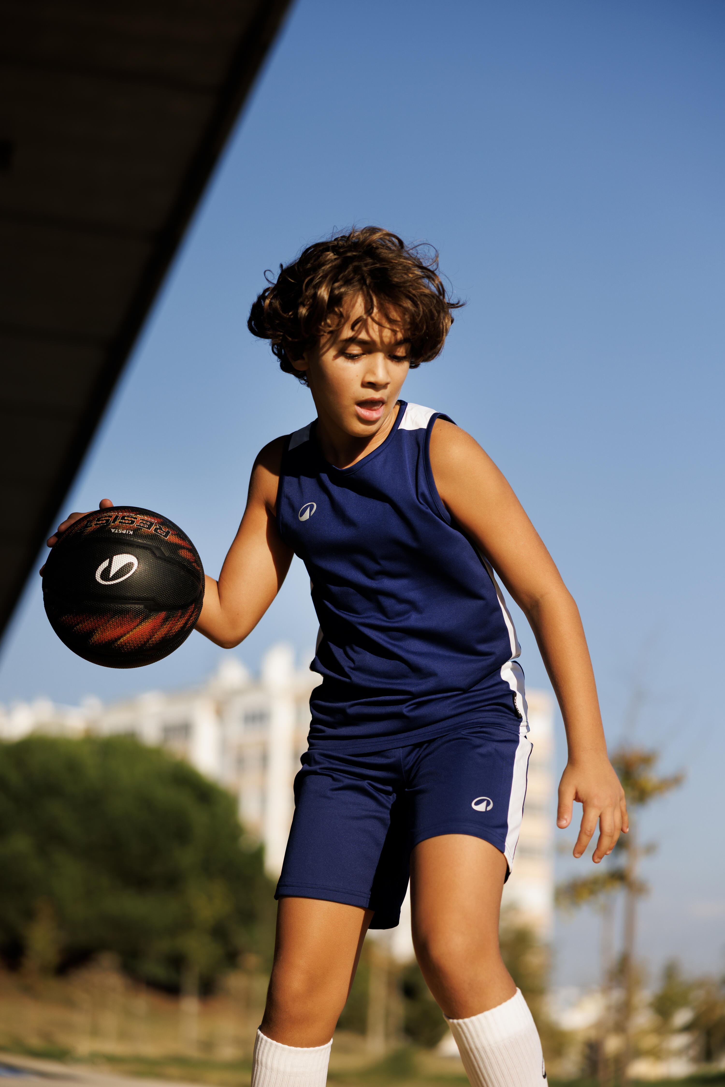 Ballon de basketball extérieur polyvalent enfant taille 5, Resist 2/7