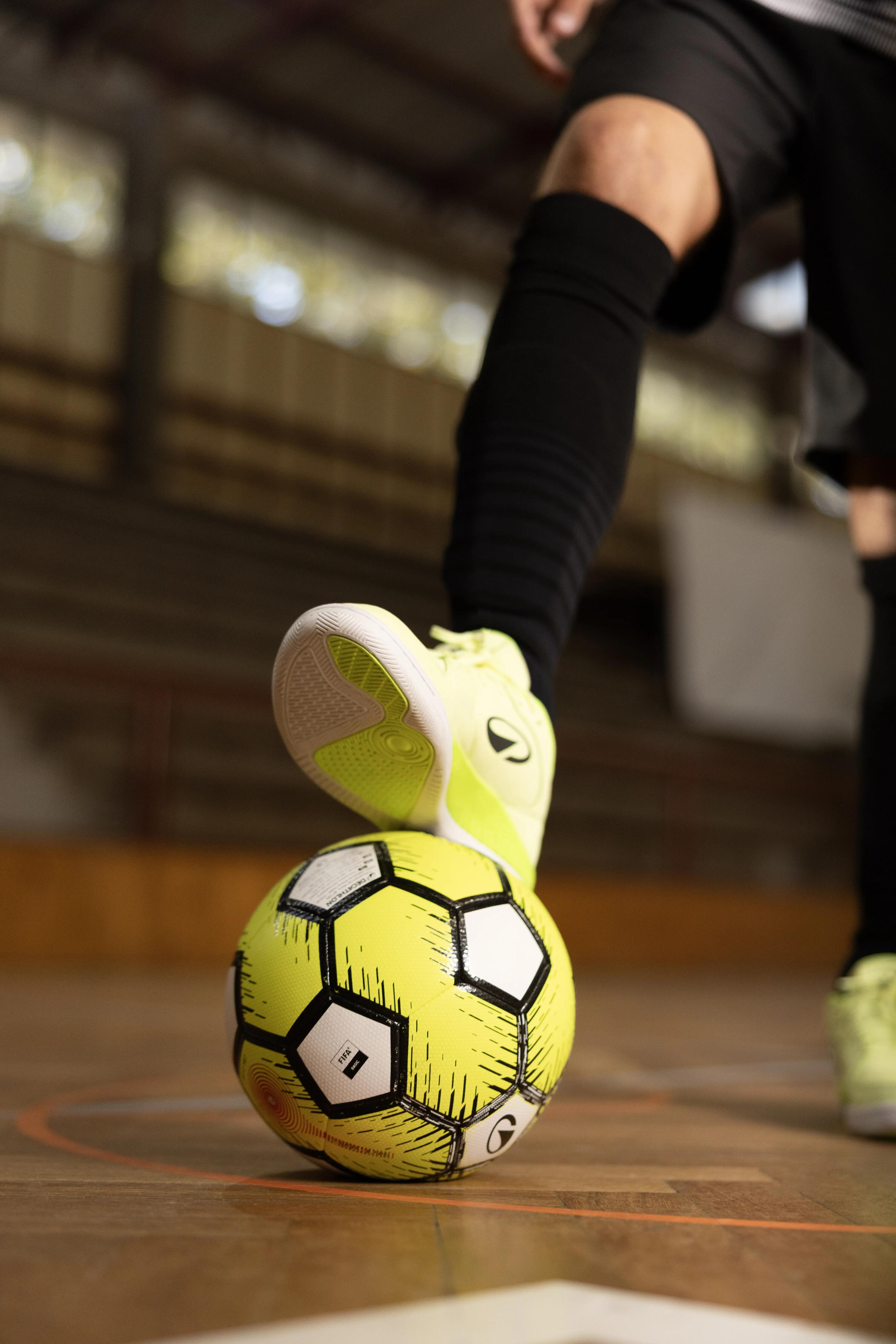 Pallone FUTSAL CLUB 4  giallo-bianco-nero 4/4