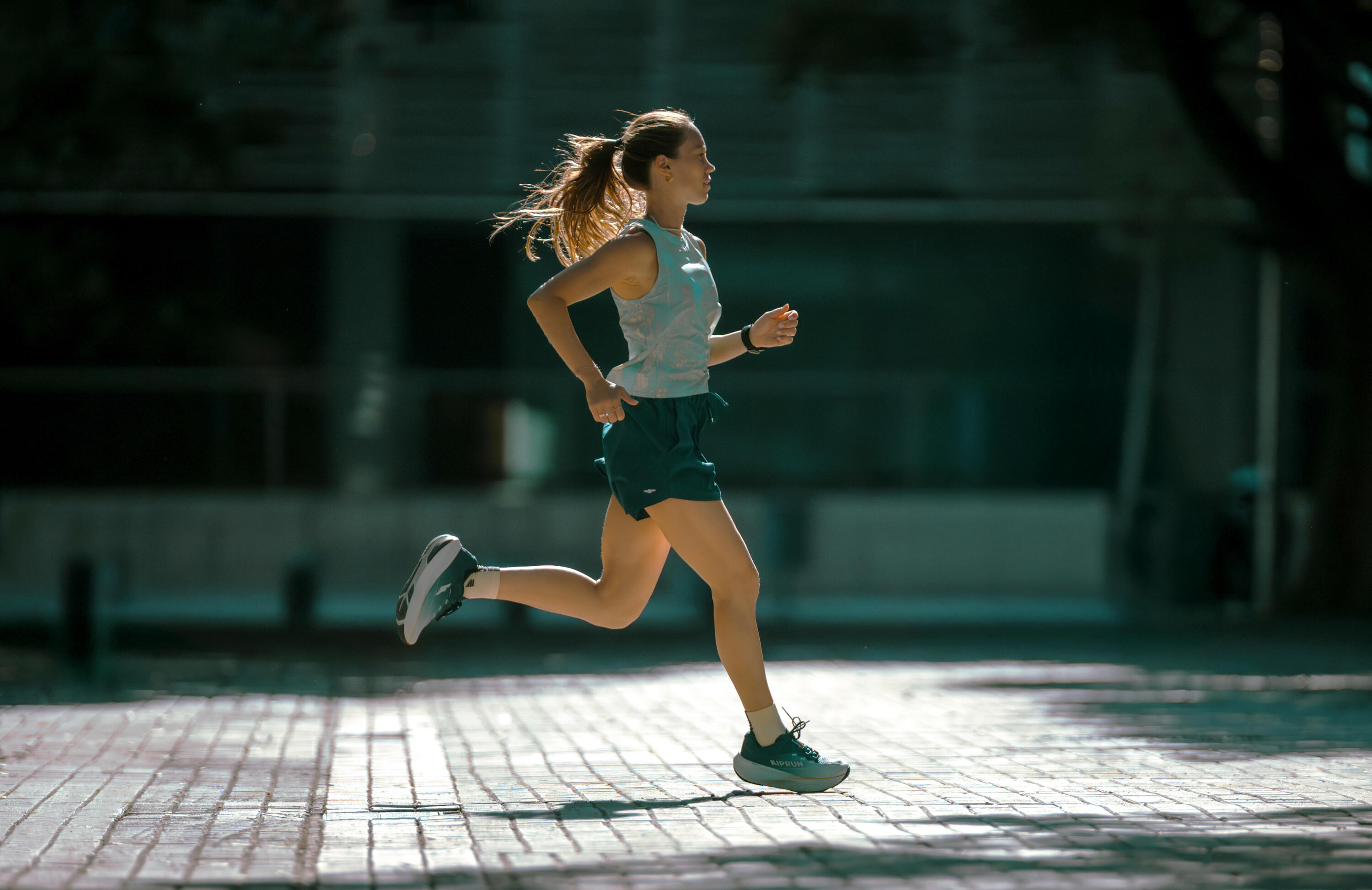 Short de course respirant femme, Run 500 Dry 10/10