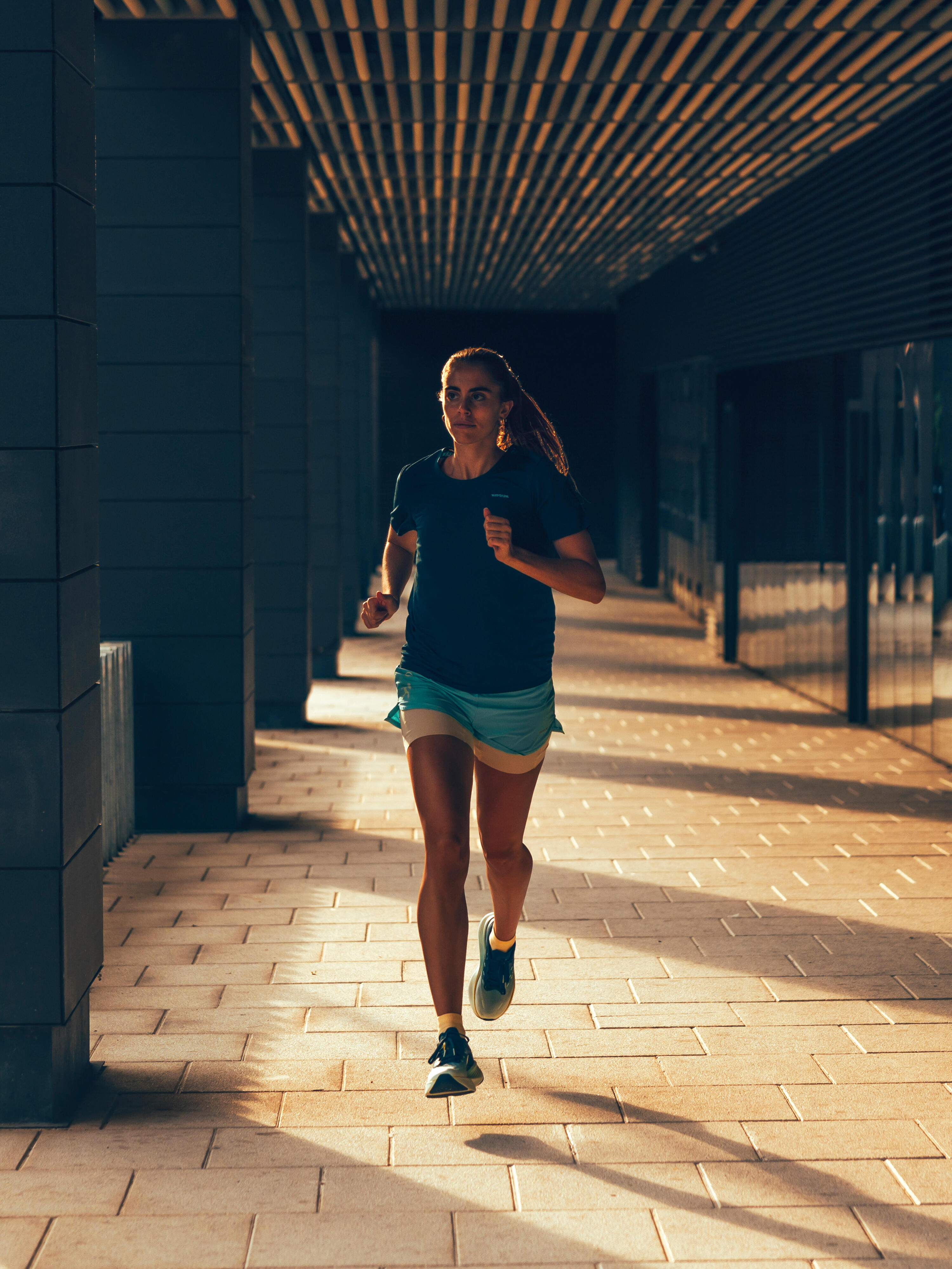 Short de course 2 en 1 femme, Run 500 Confort 11/12