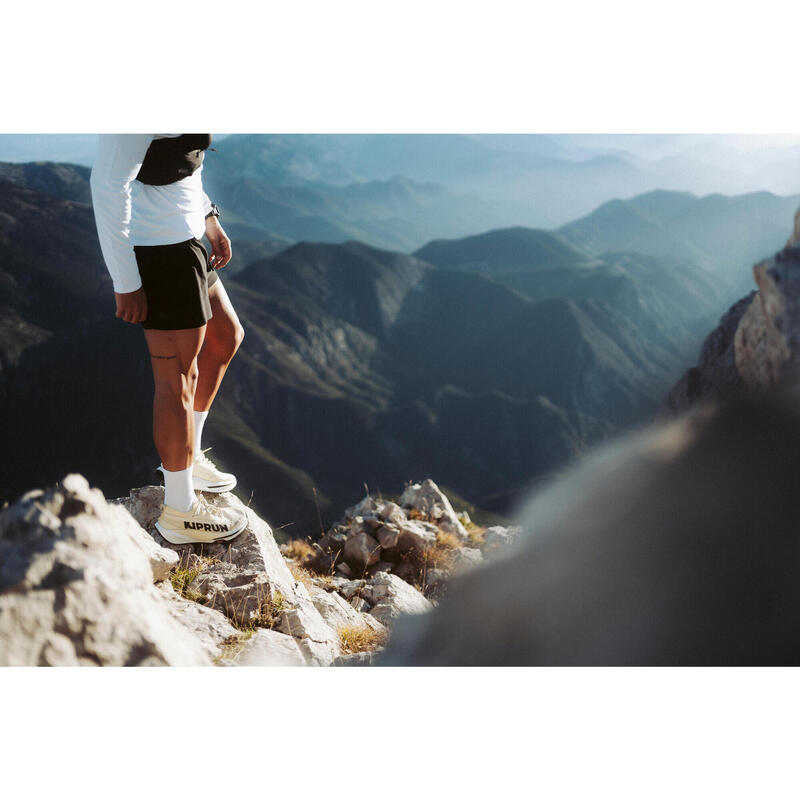 Șort 2 în 1 de alergare pe distanțe lungi, Kiprun run ultra 900 negru, bărbați